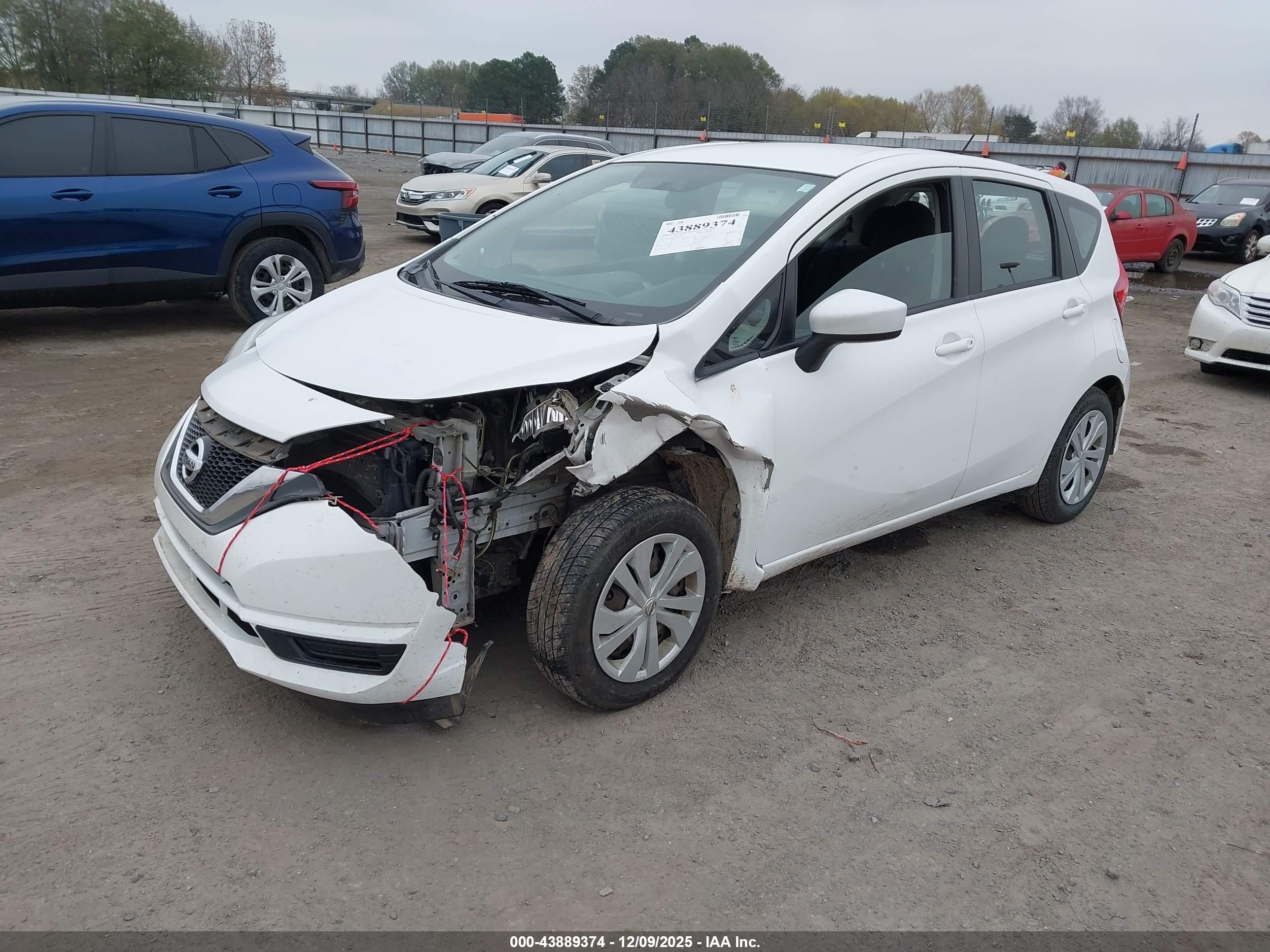 NISSAN VERSA image 2