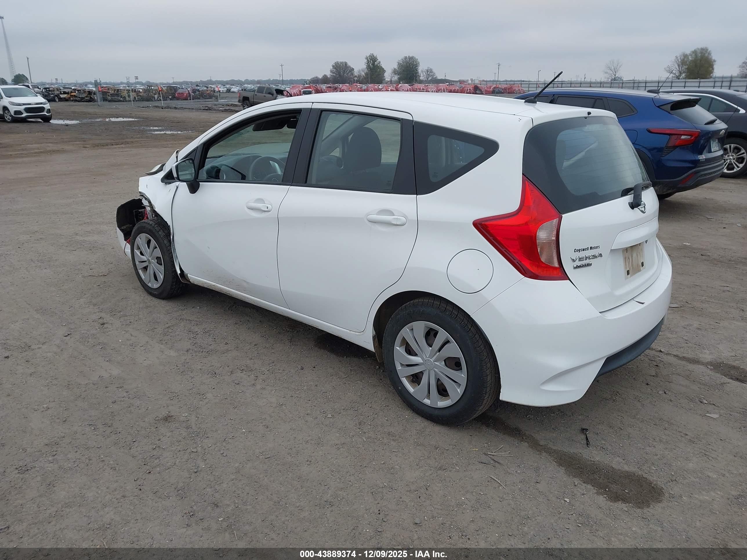 NISSAN VERSA image 3