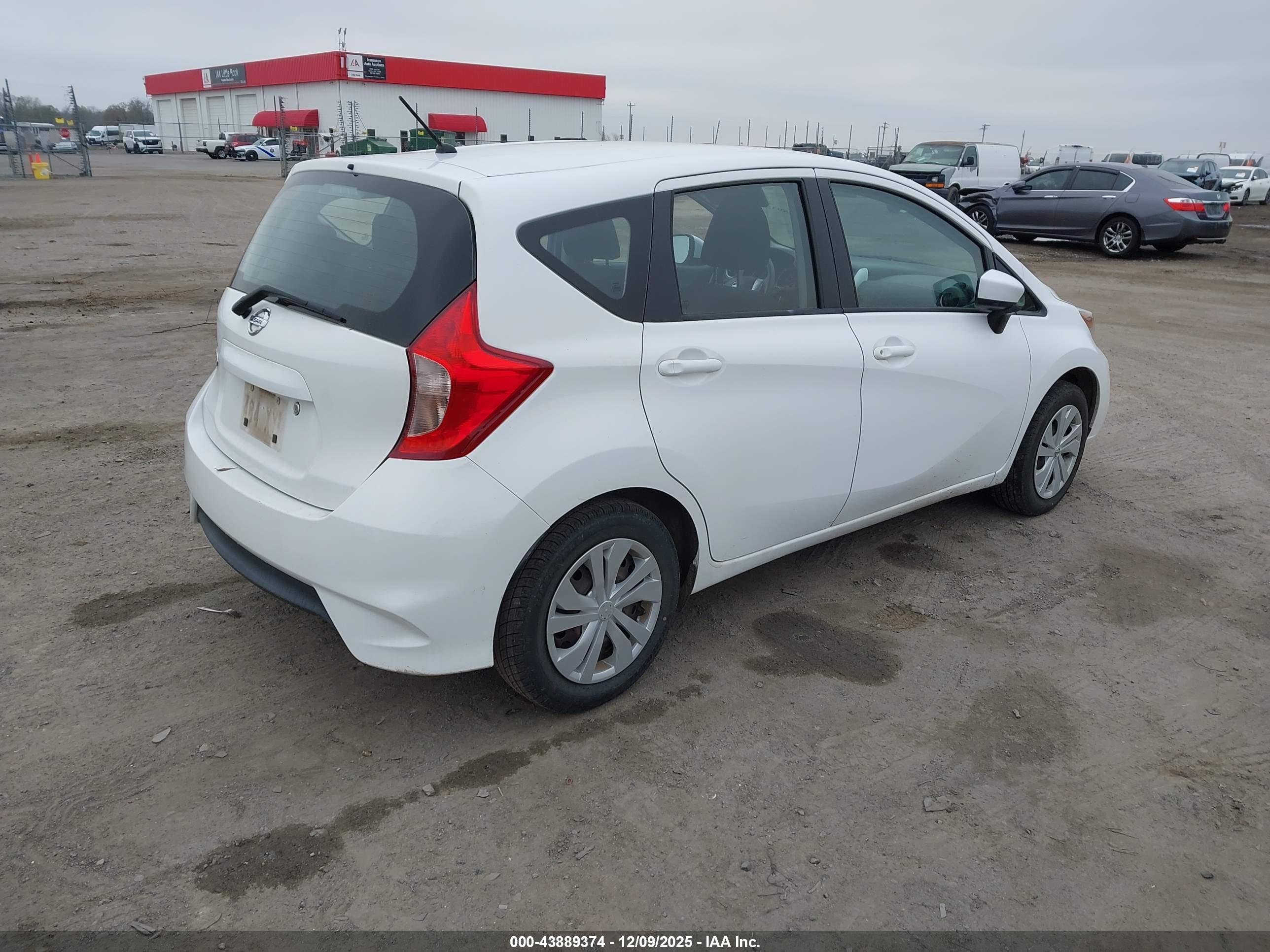 NISSAN VERSA image 4