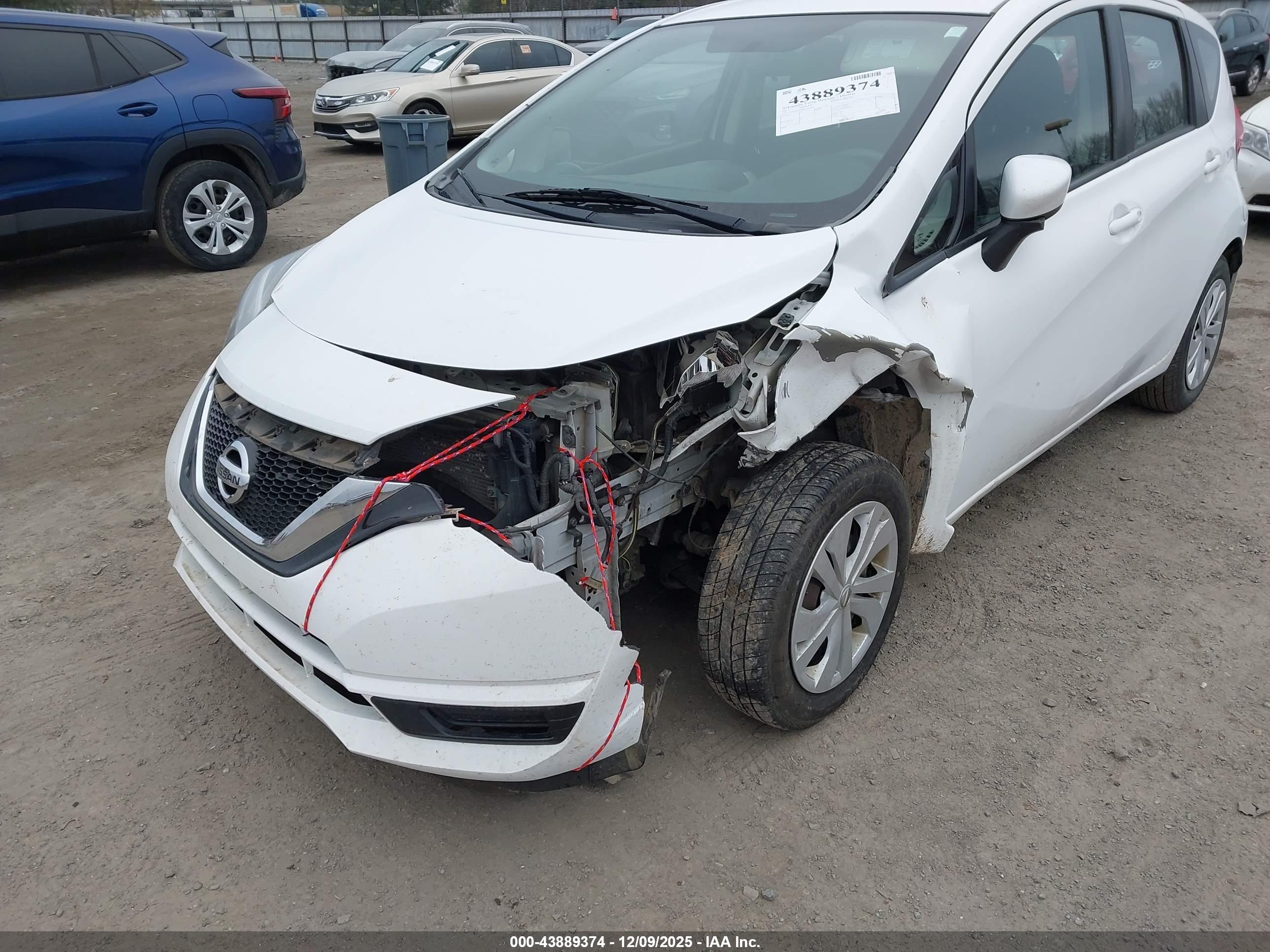 NISSAN VERSA image 6