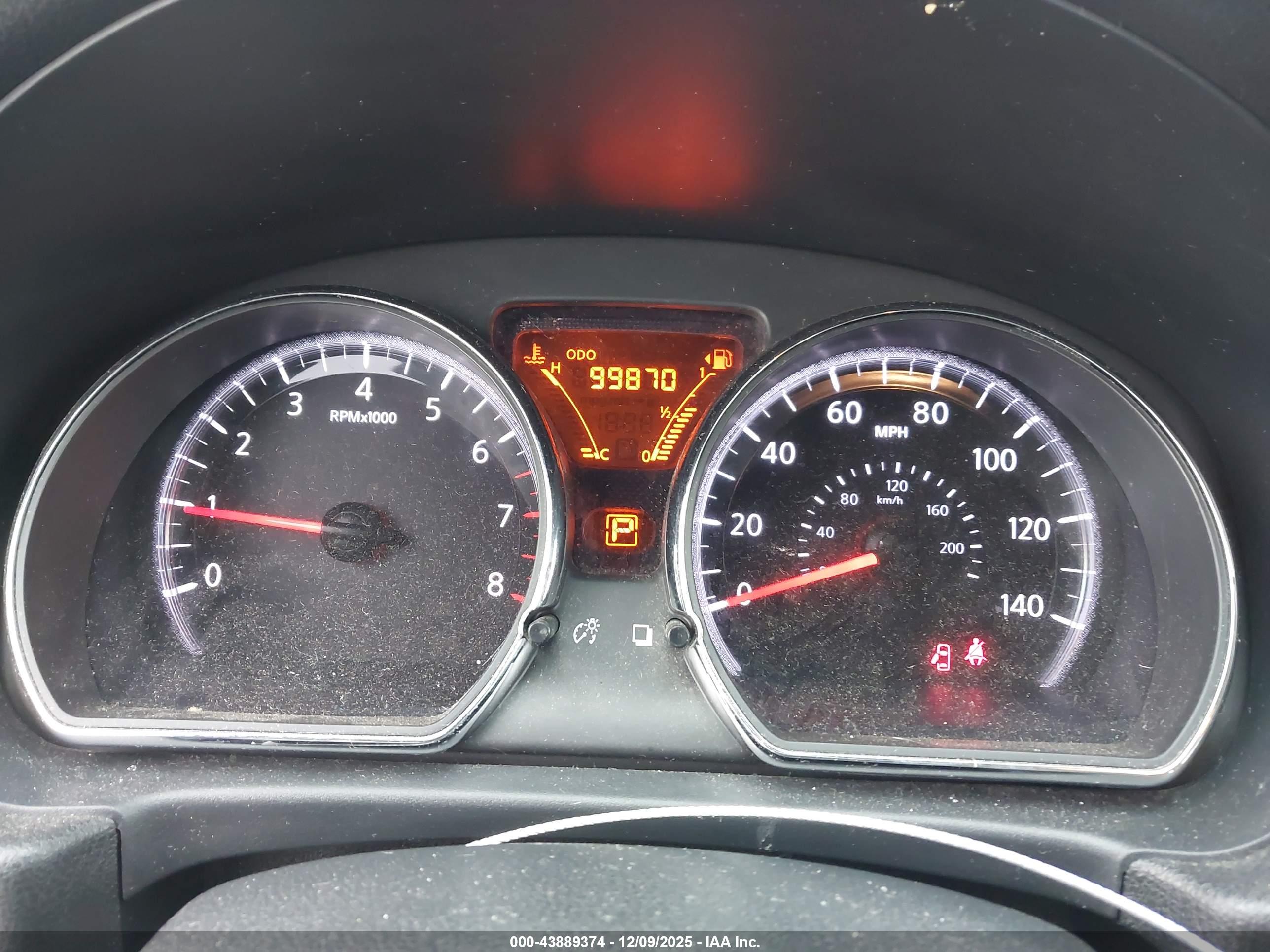 NISSAN VERSA image 7