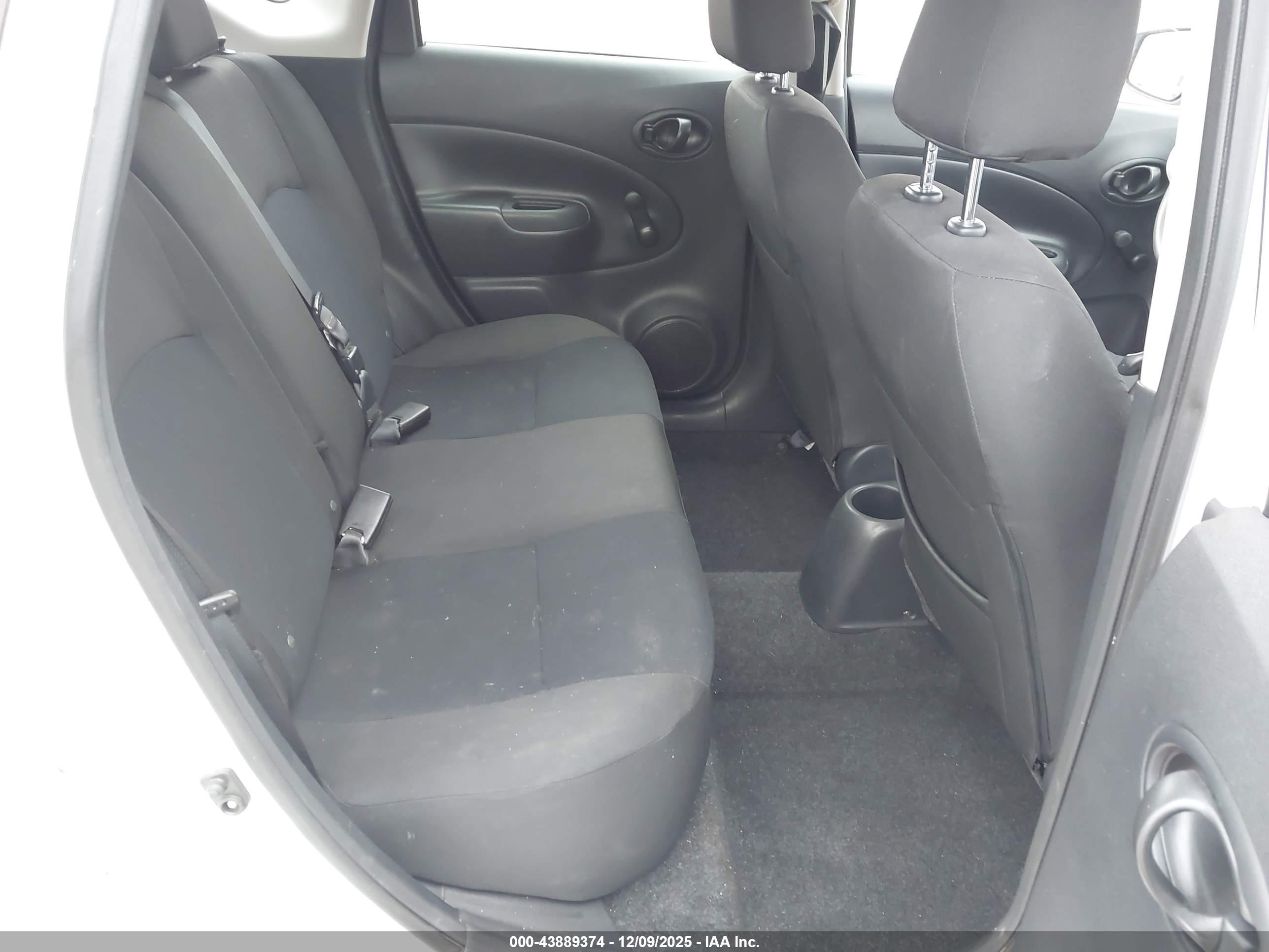NISSAN VERSA image 8