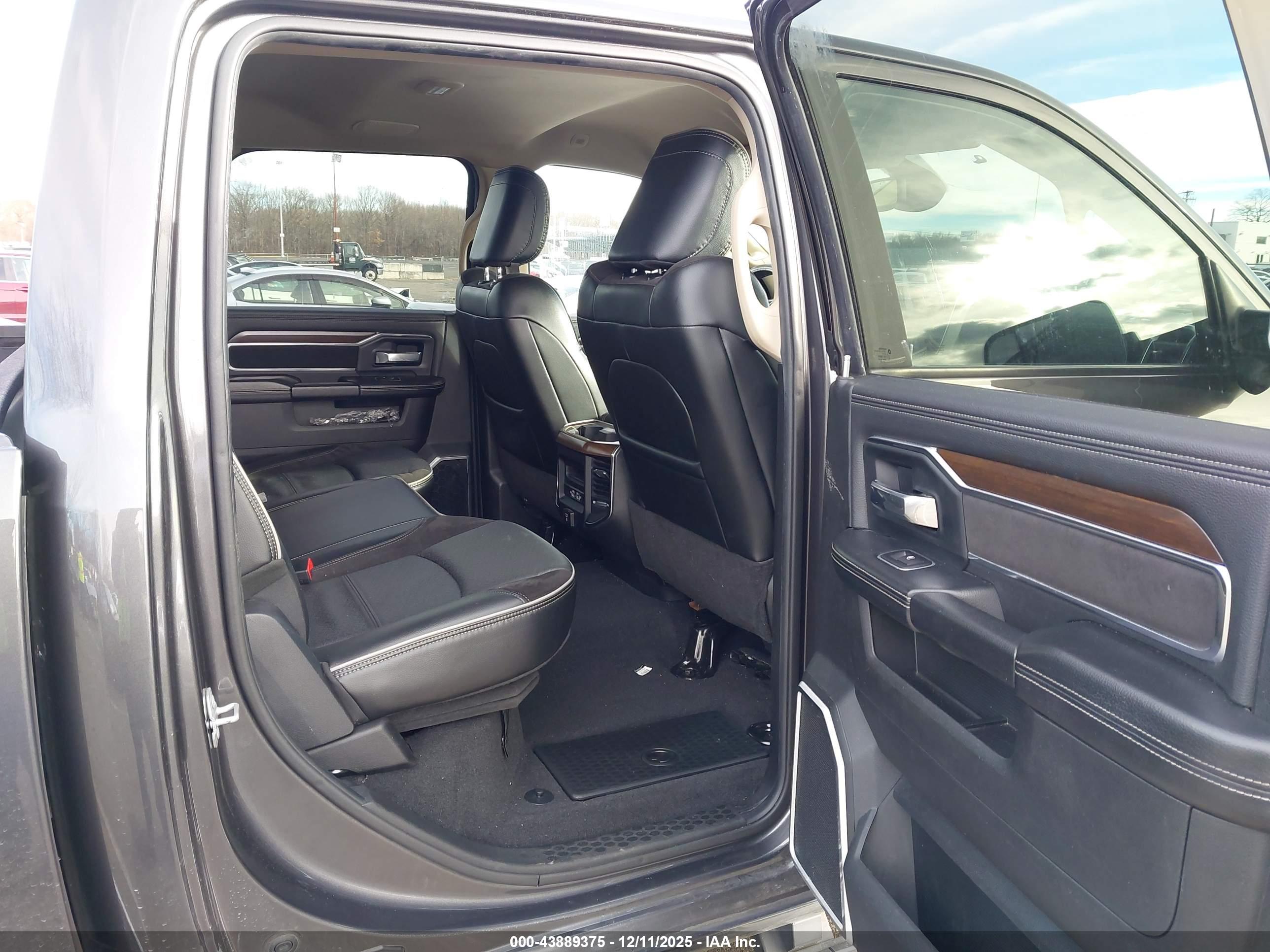 RAM 3500 image 8