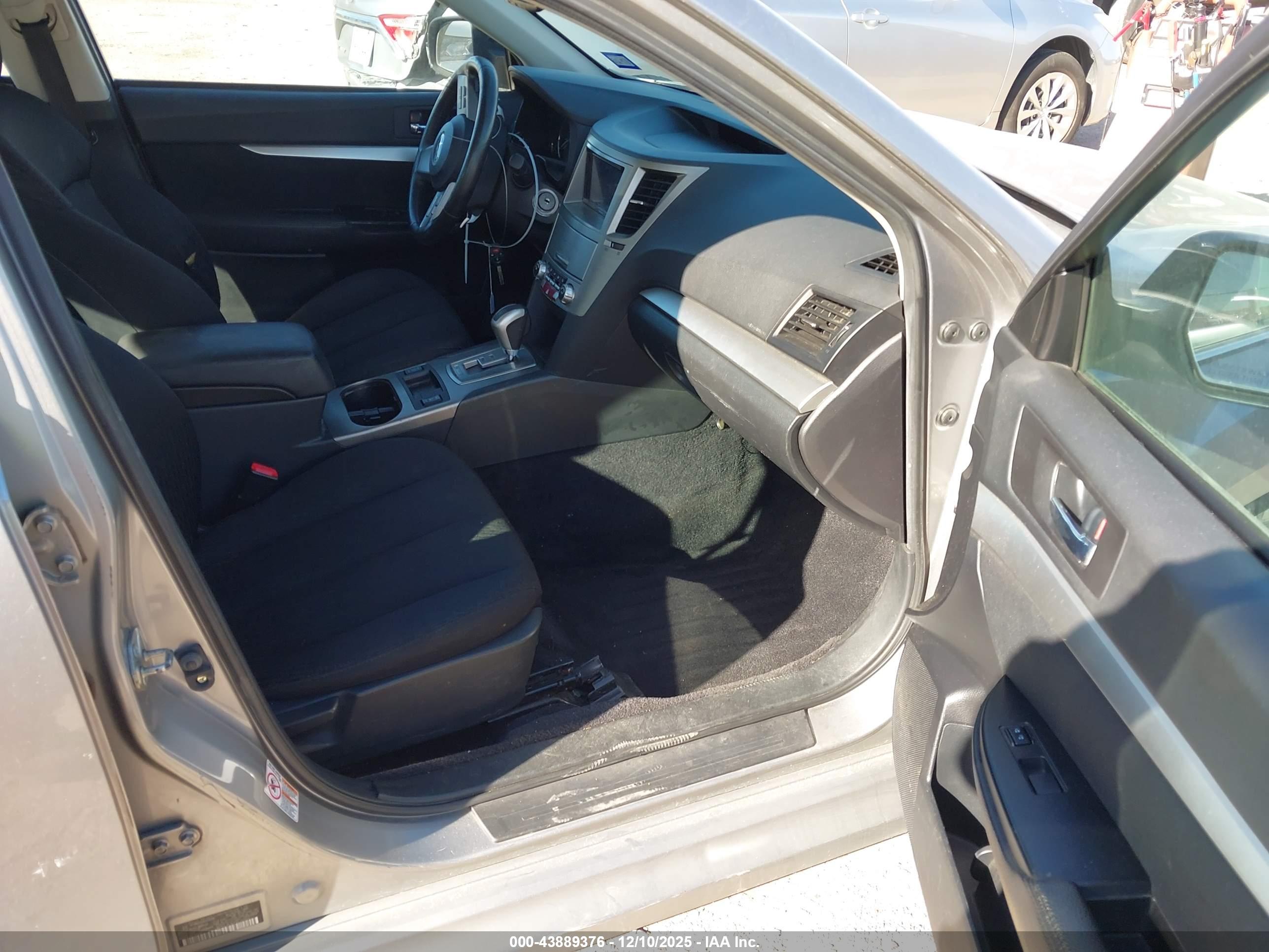 SUBARU LEGACY image 5