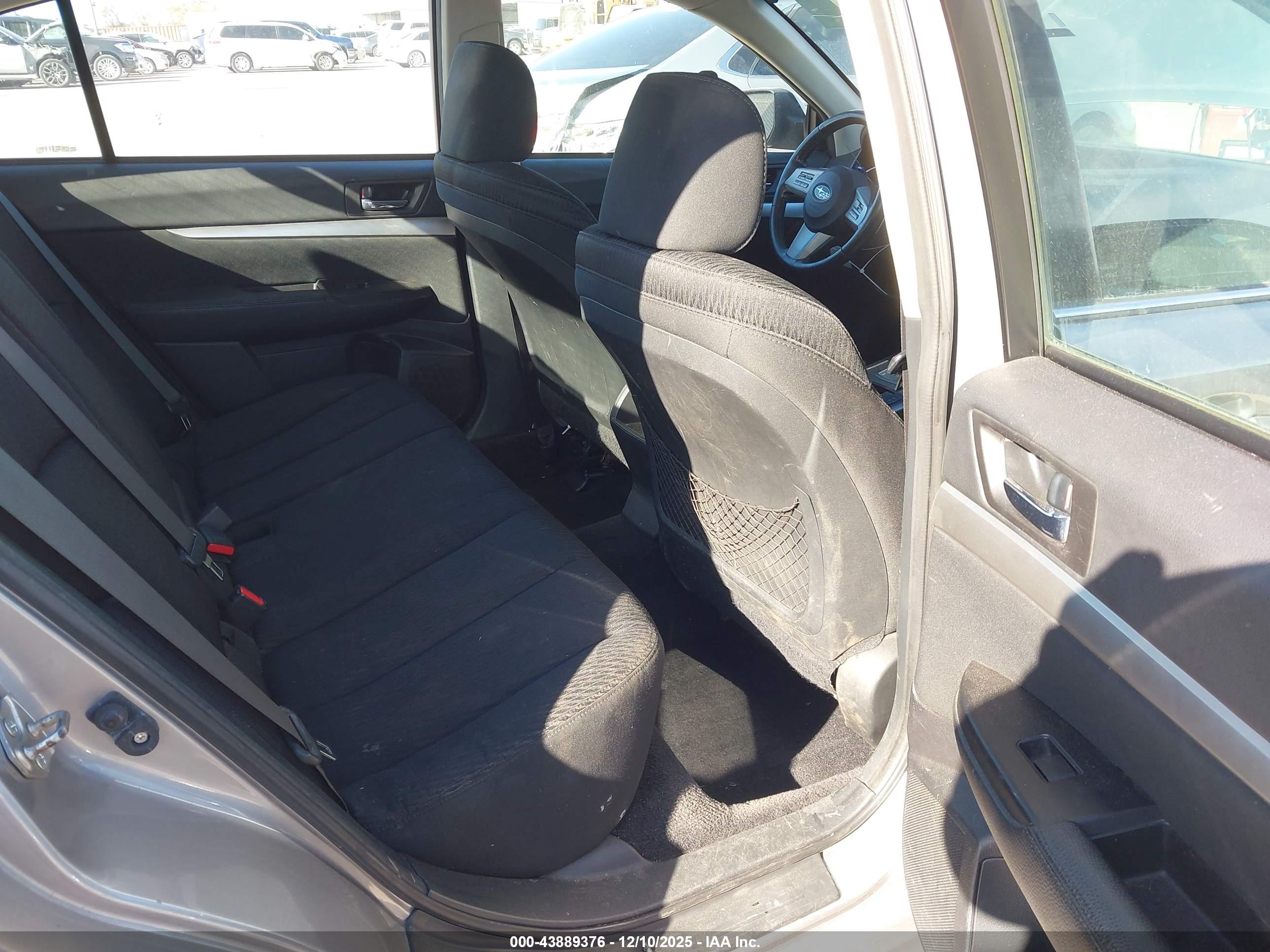SUBARU LEGACY image 8