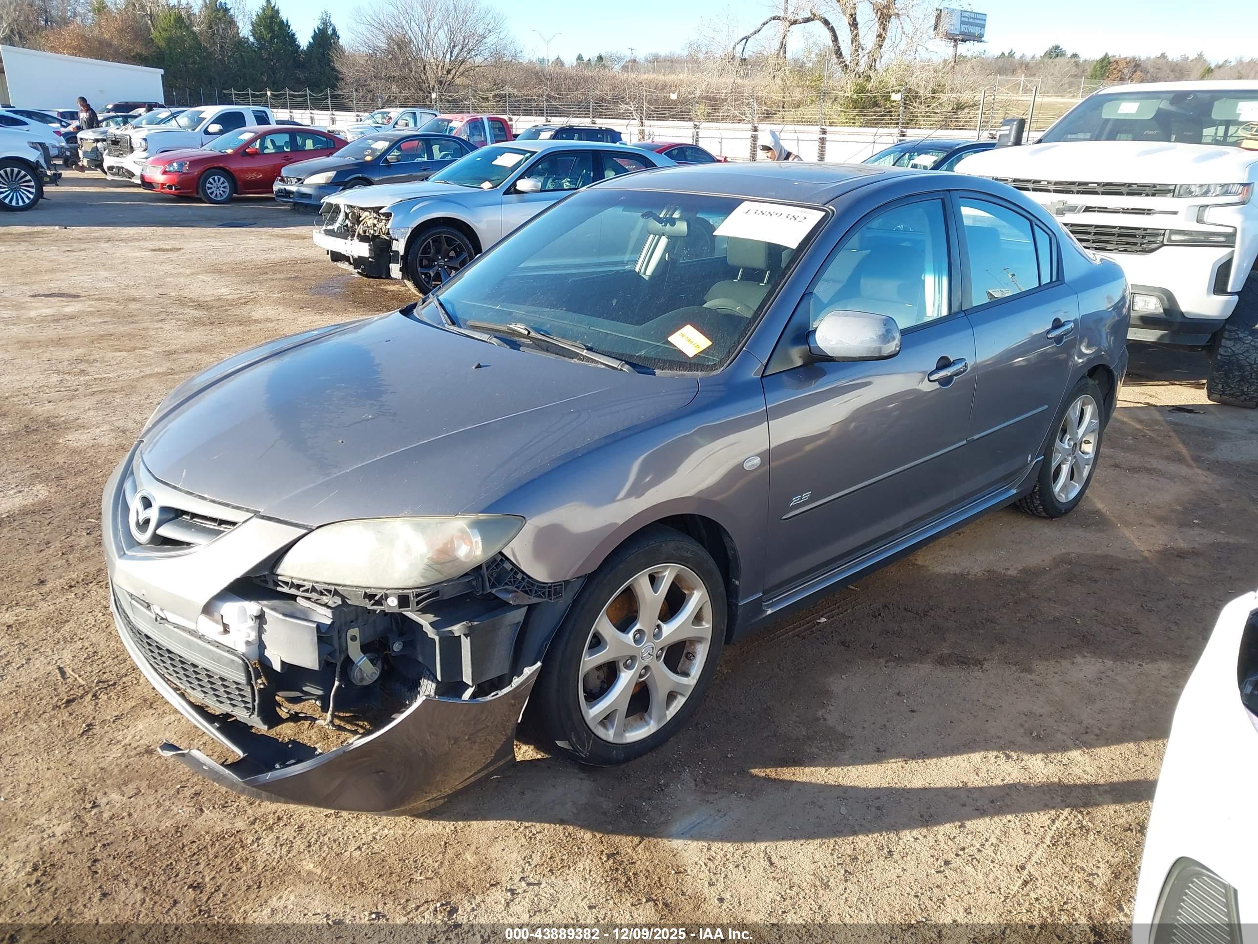 MAZDA MAZDA3 image 2