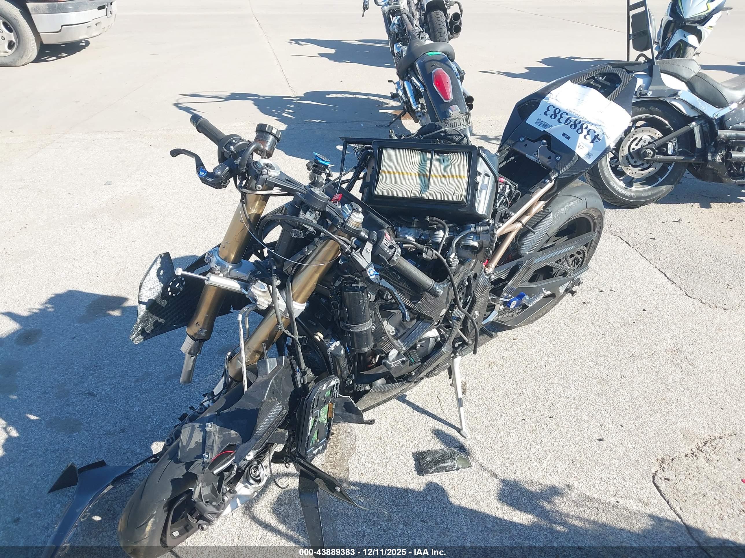 BMW S image 2