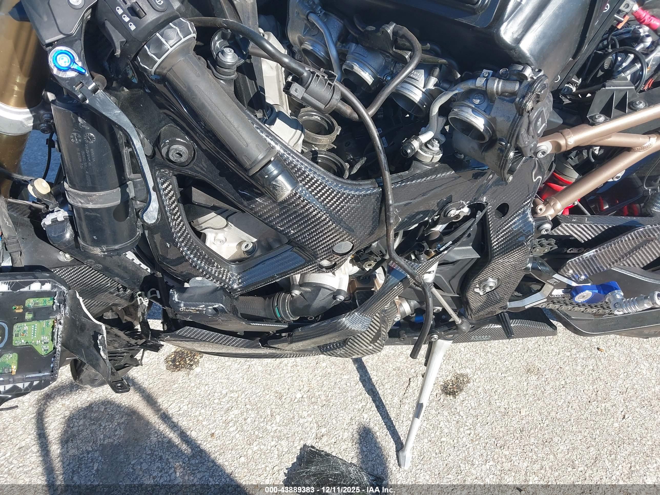 BMW S image 9