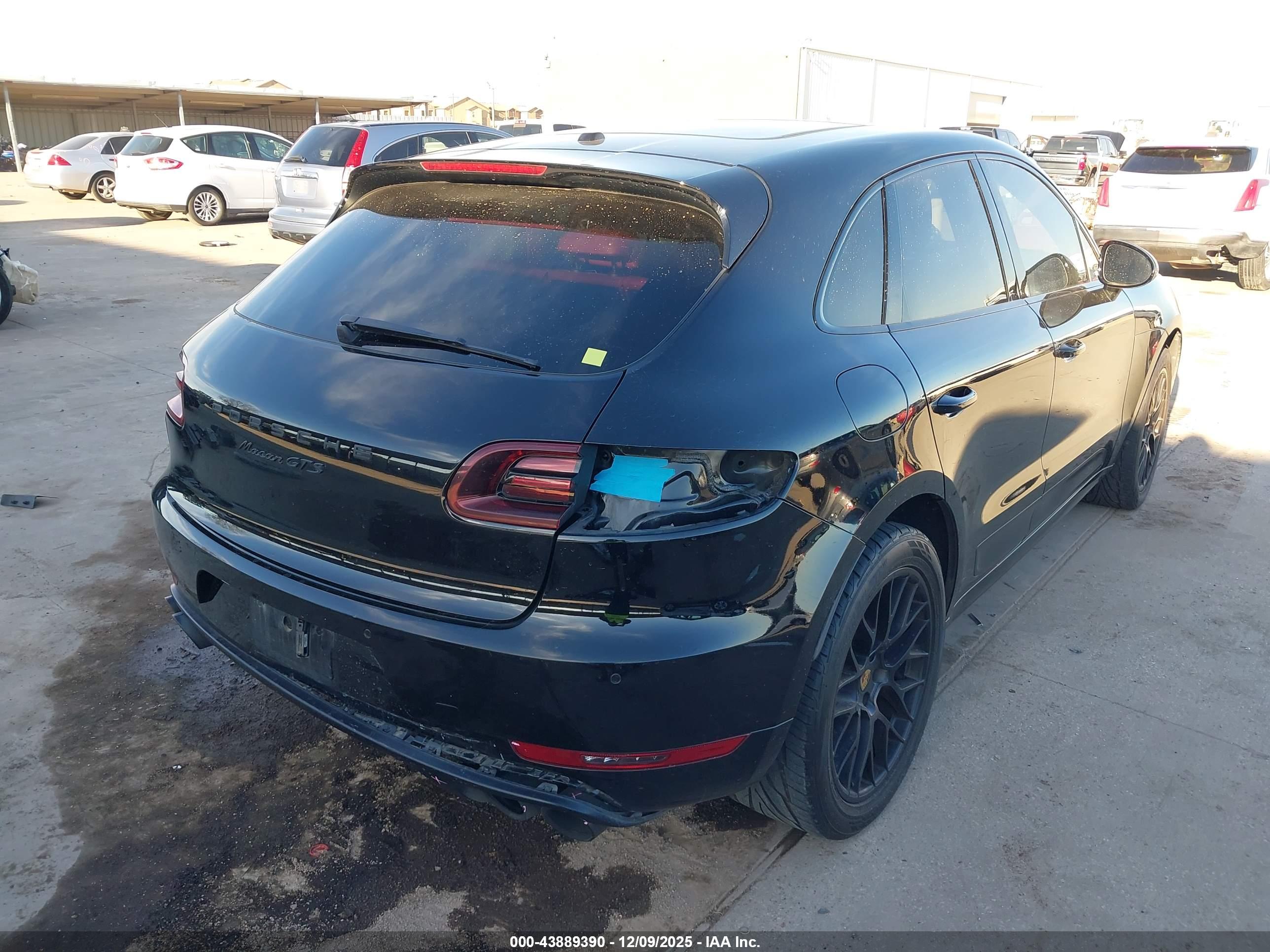 PORSCHE MACAN image 4