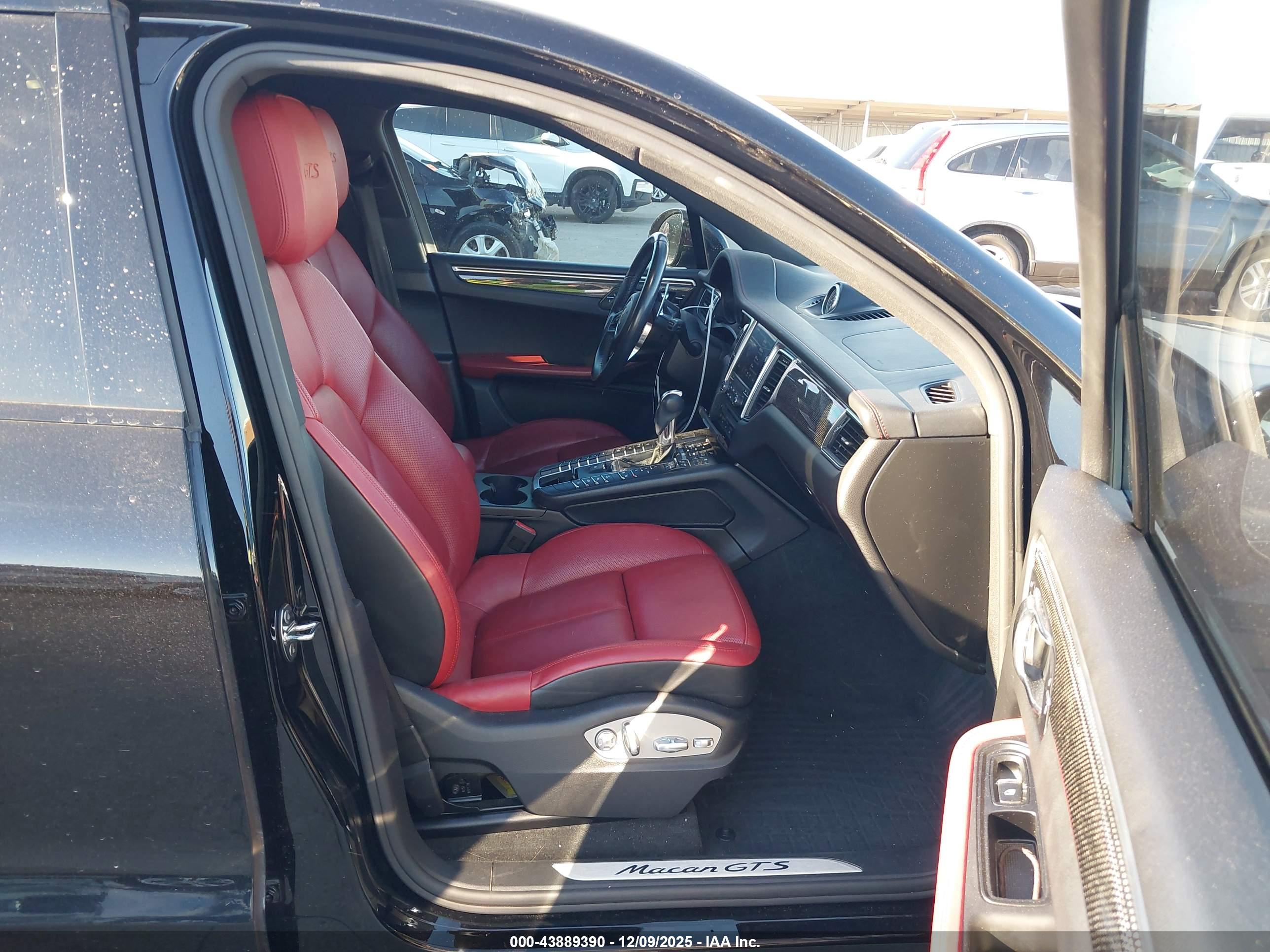 PORSCHE MACAN image 5
