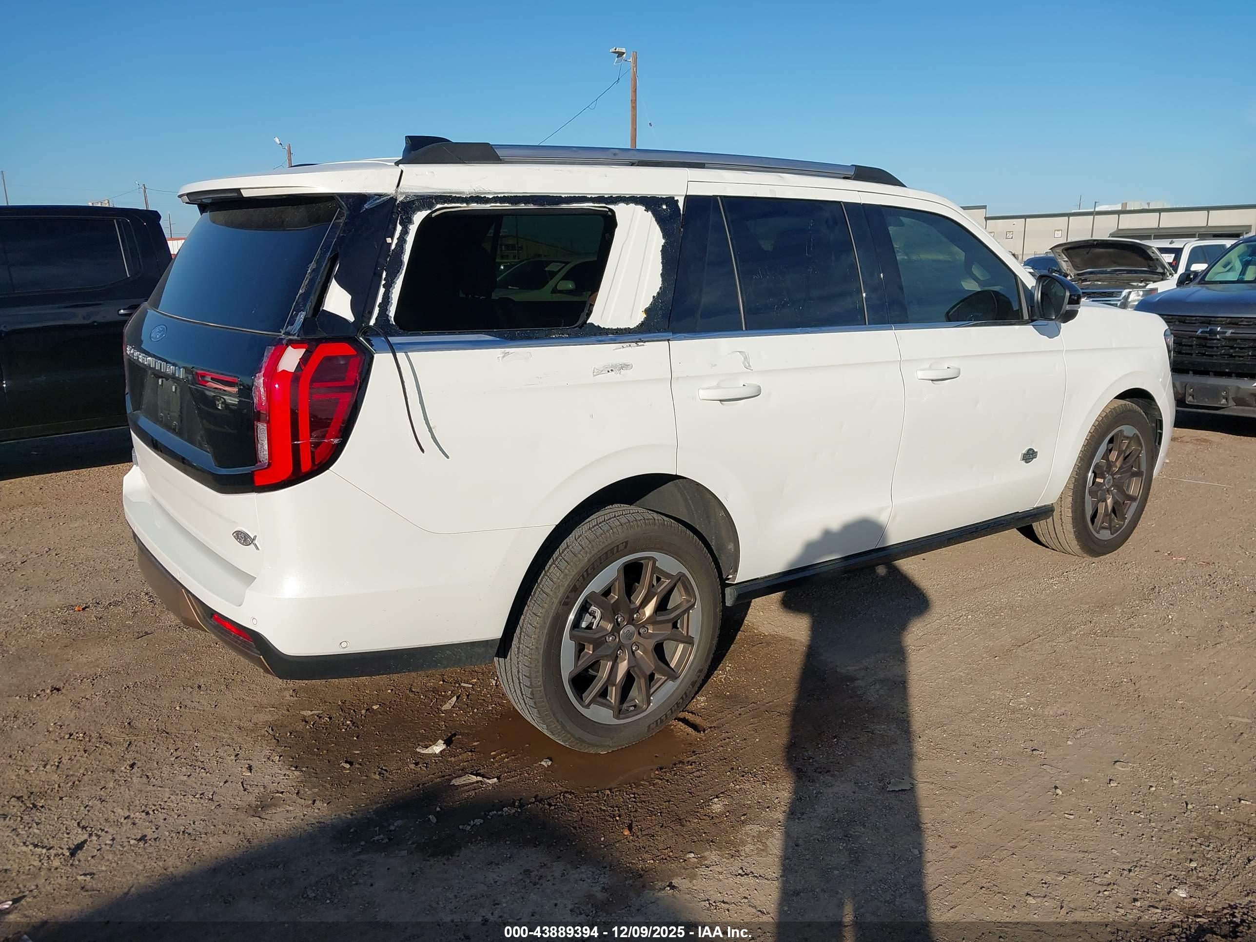 FORD EXPEDITION image 4