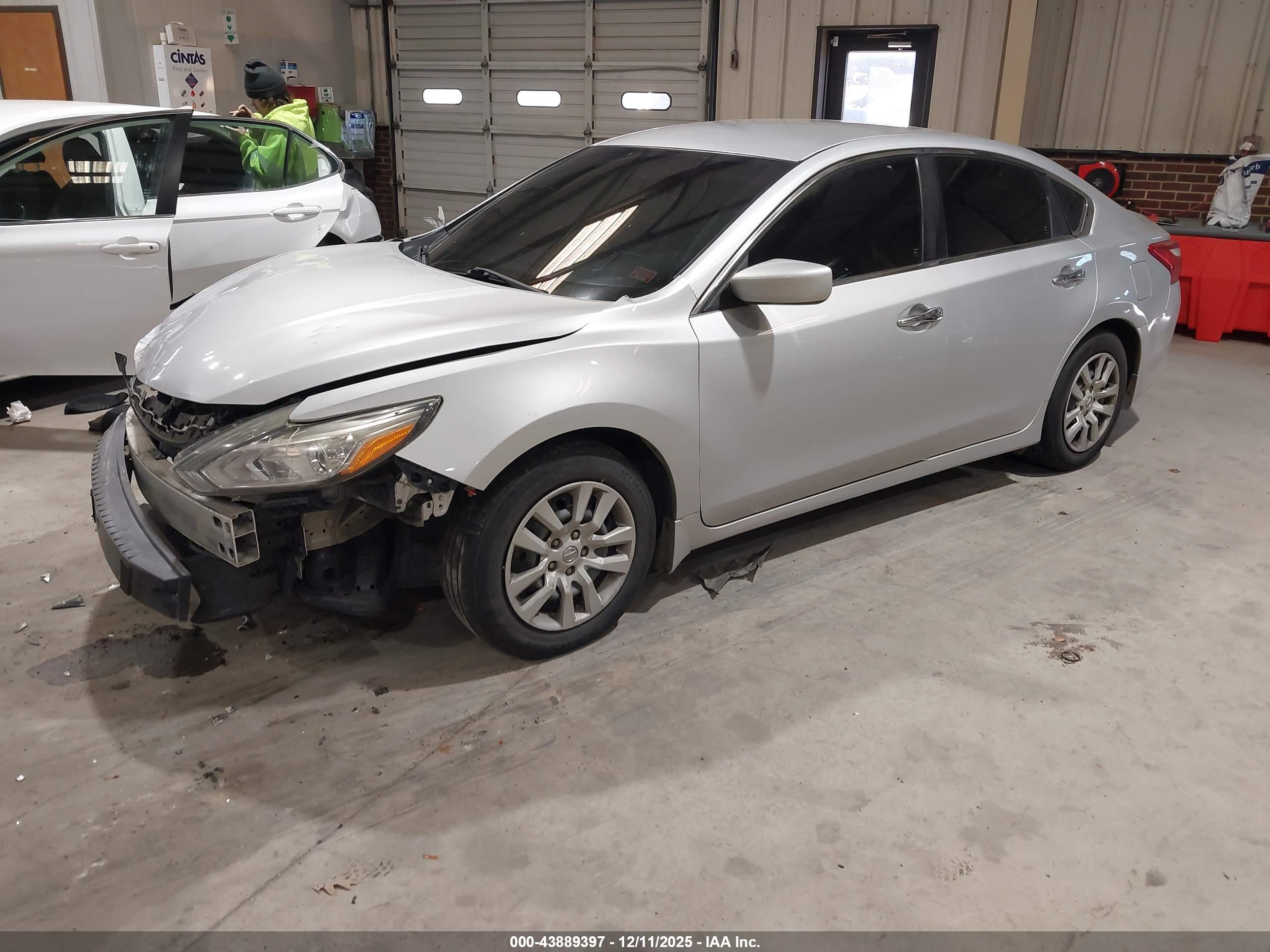 NISSAN ALTIMA image 2