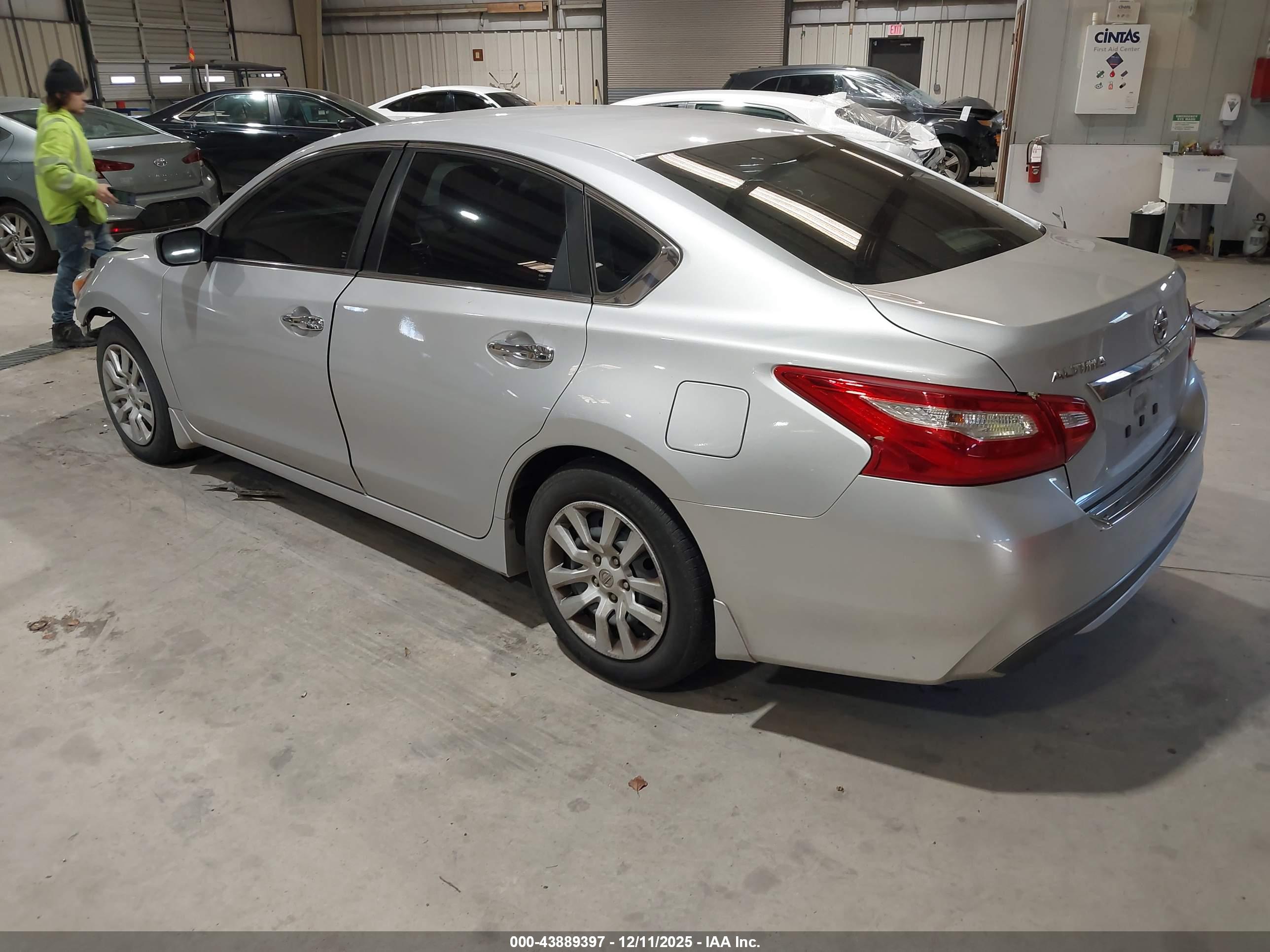 NISSAN ALTIMA image 3