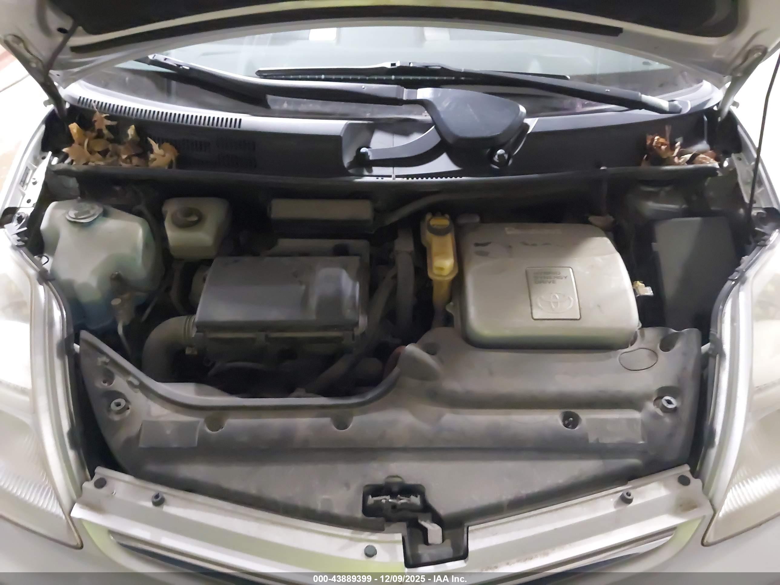 TOYOTA PRIUS image 10