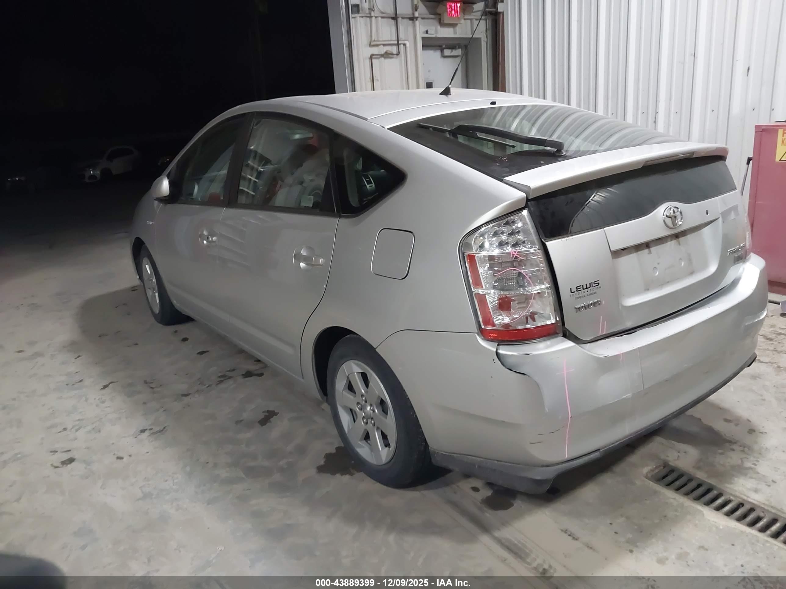 TOYOTA PRIUS image 3
