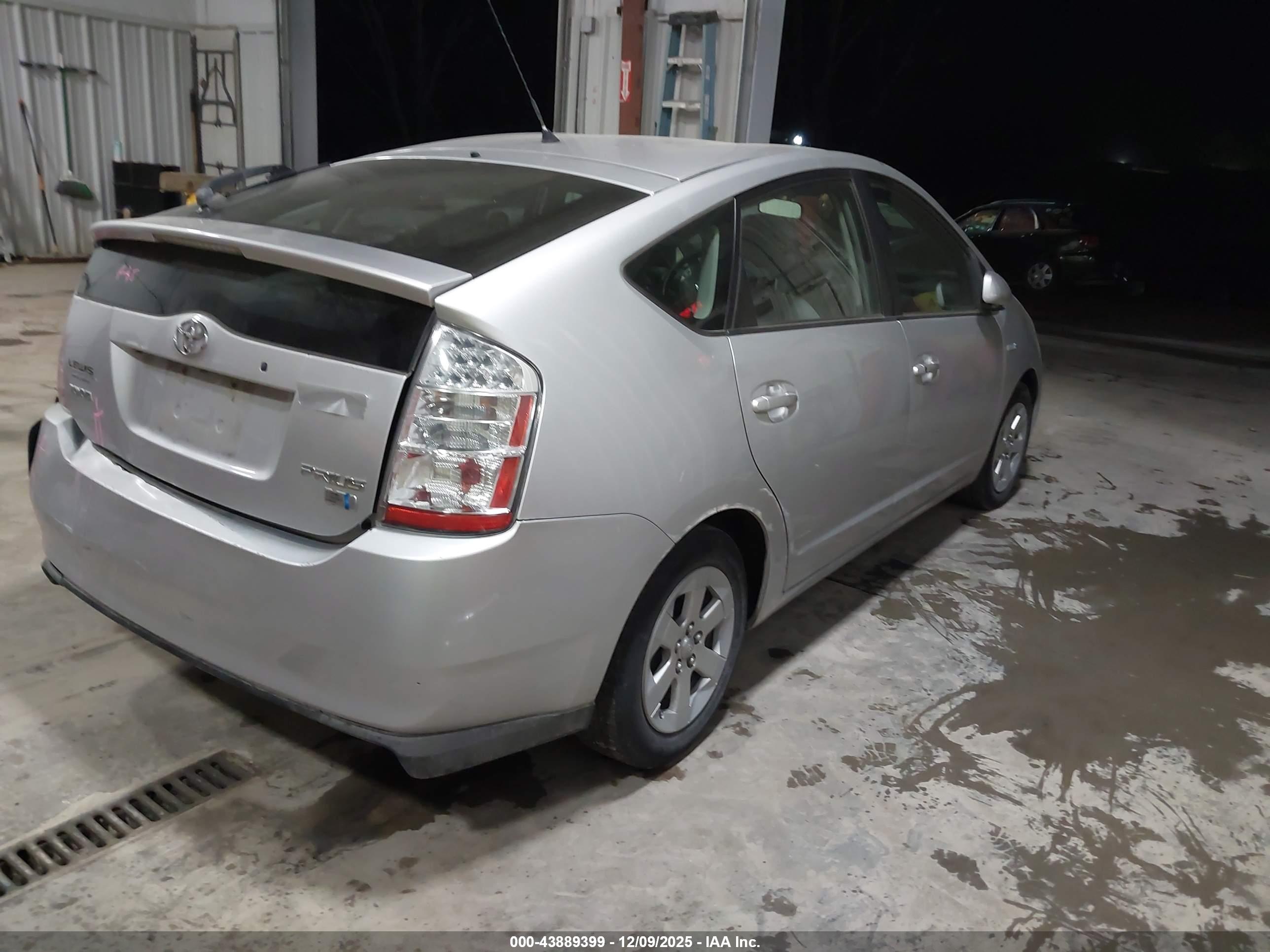 TOYOTA PRIUS image 4