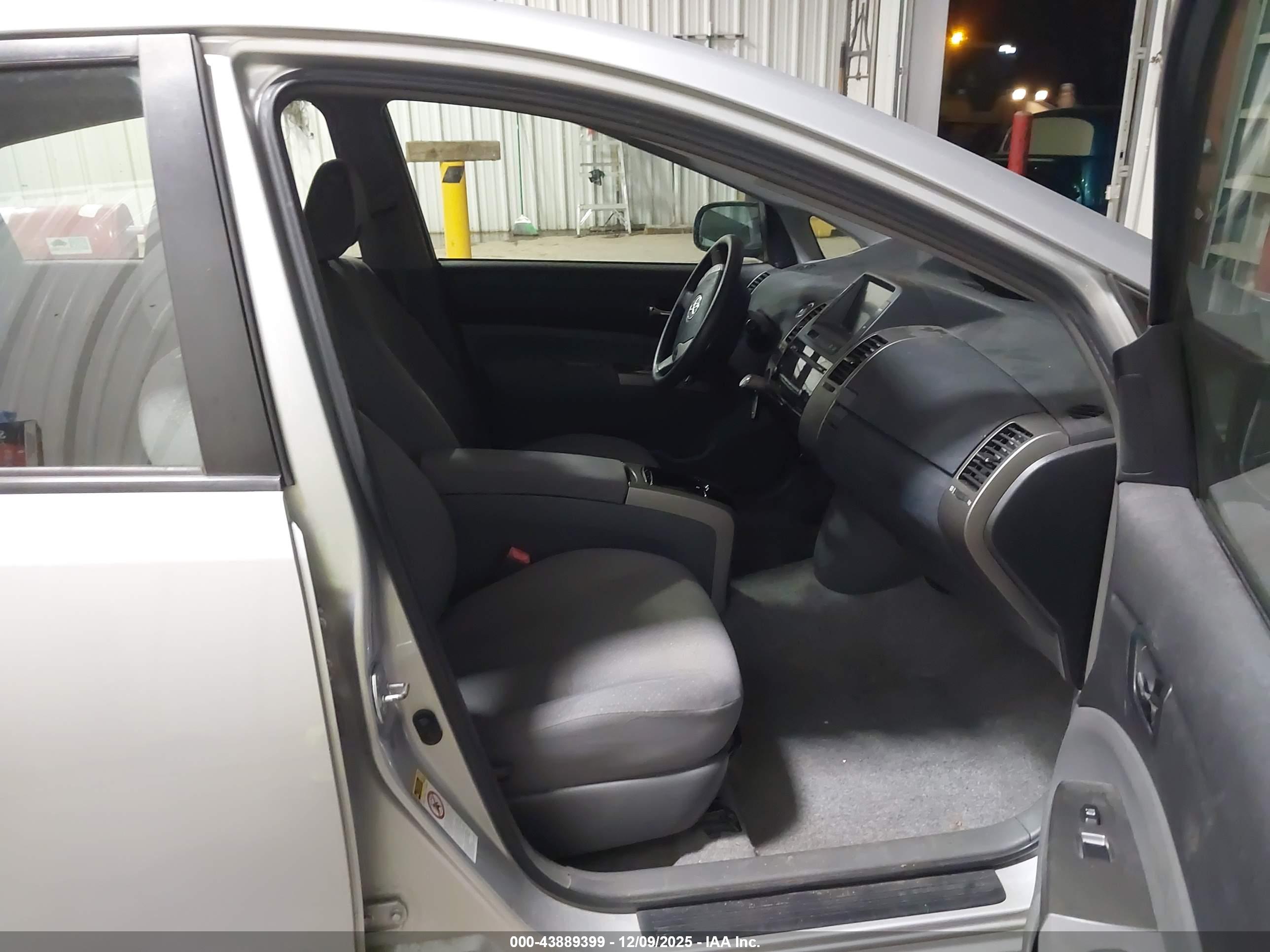 TOYOTA PRIUS image 5