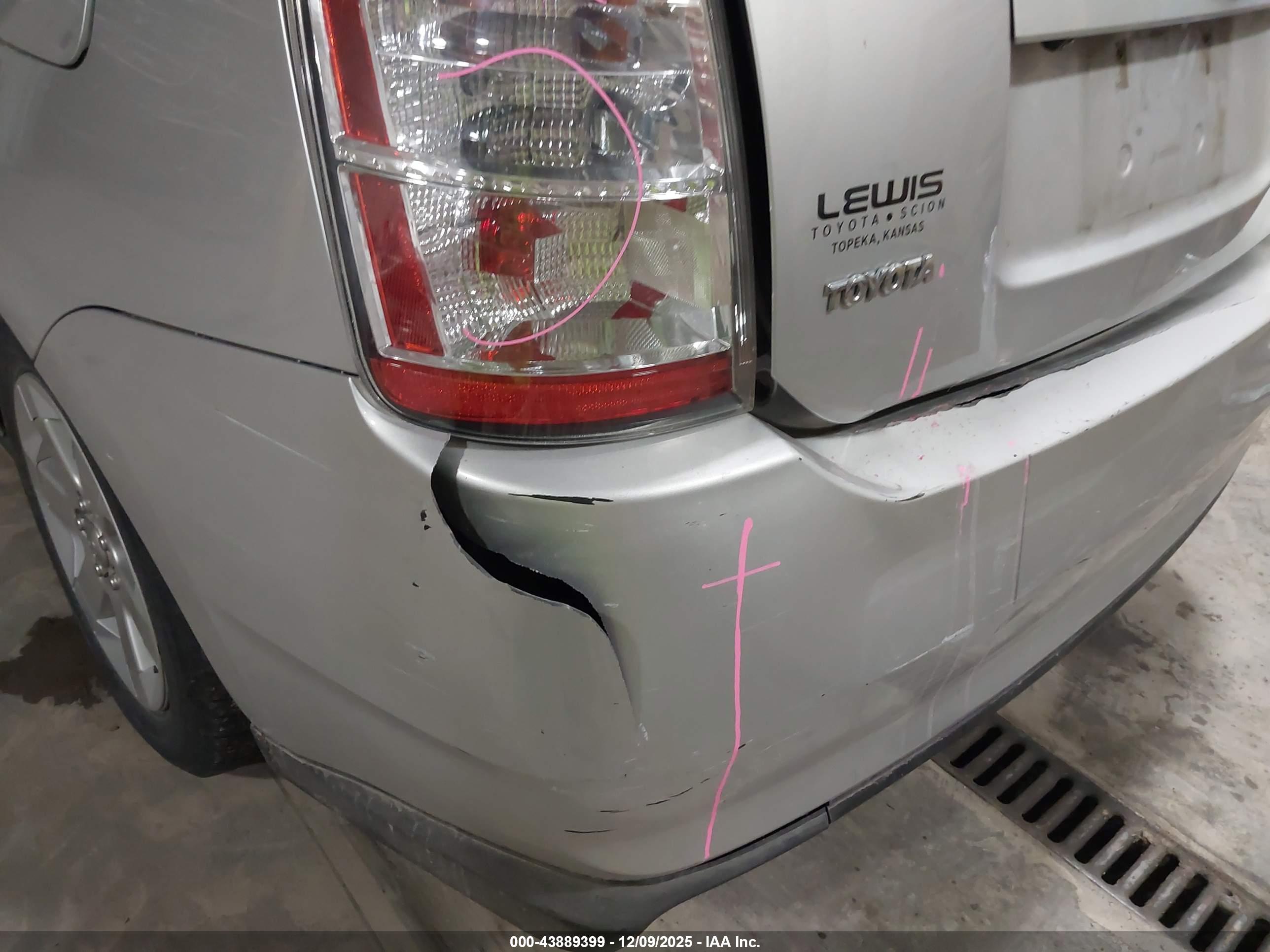 TOYOTA PRIUS image 6
