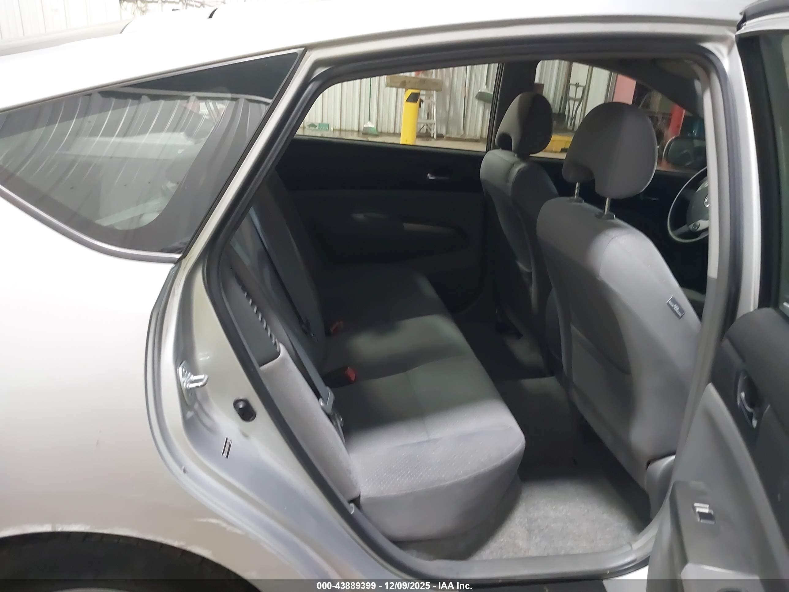 TOYOTA PRIUS image 8