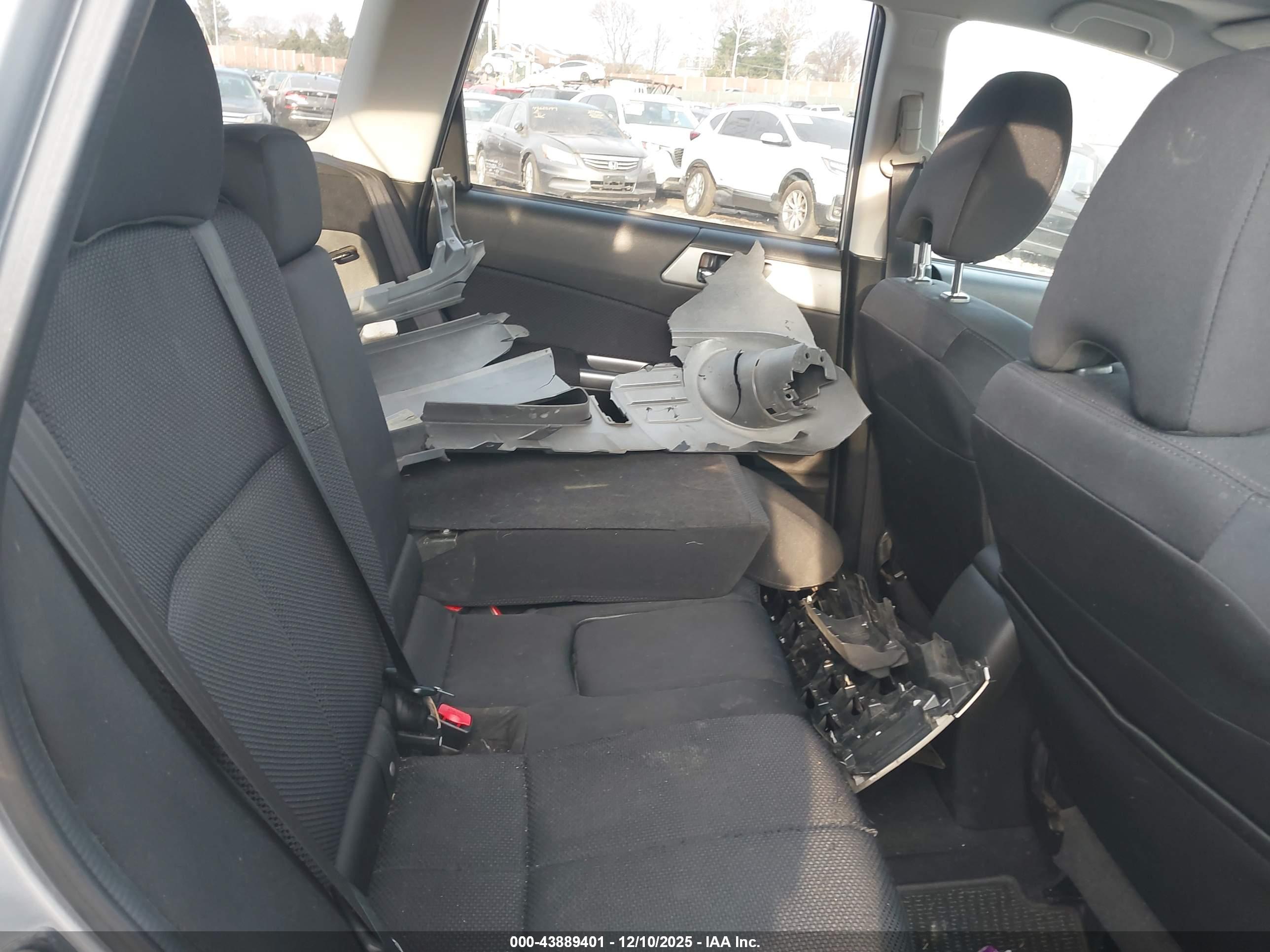 SUBARU FORESTER image 8