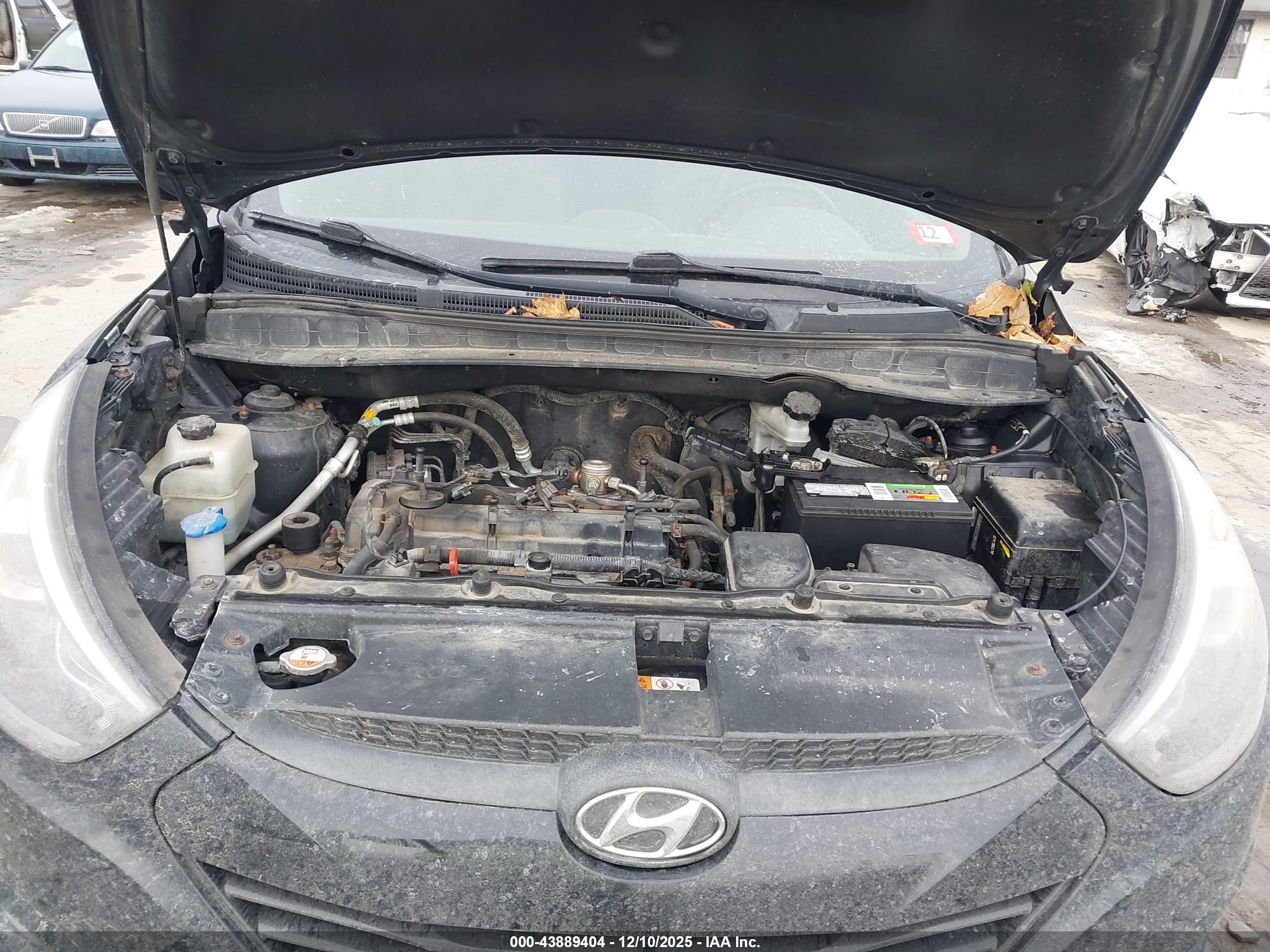 HYUNDAI TUCSON image 10