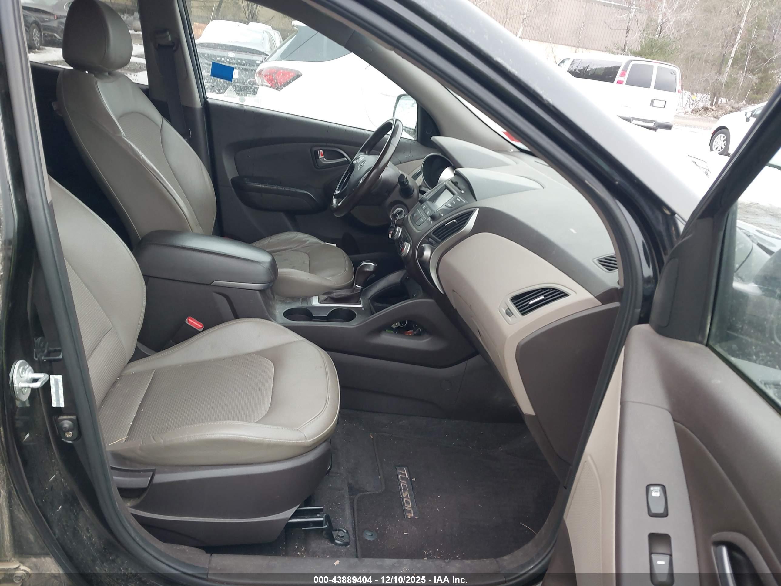 HYUNDAI TUCSON image 5