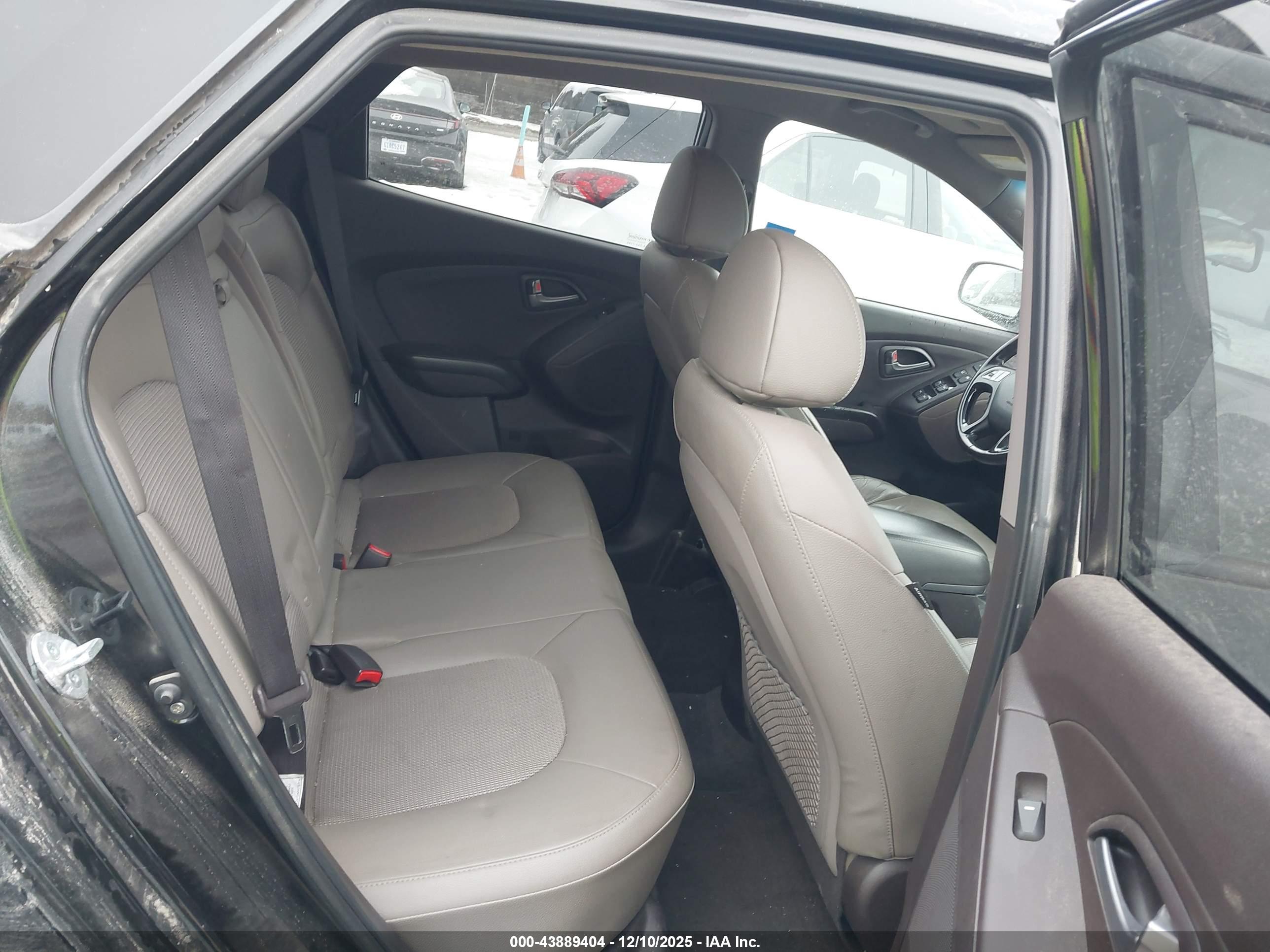 HYUNDAI TUCSON image 8