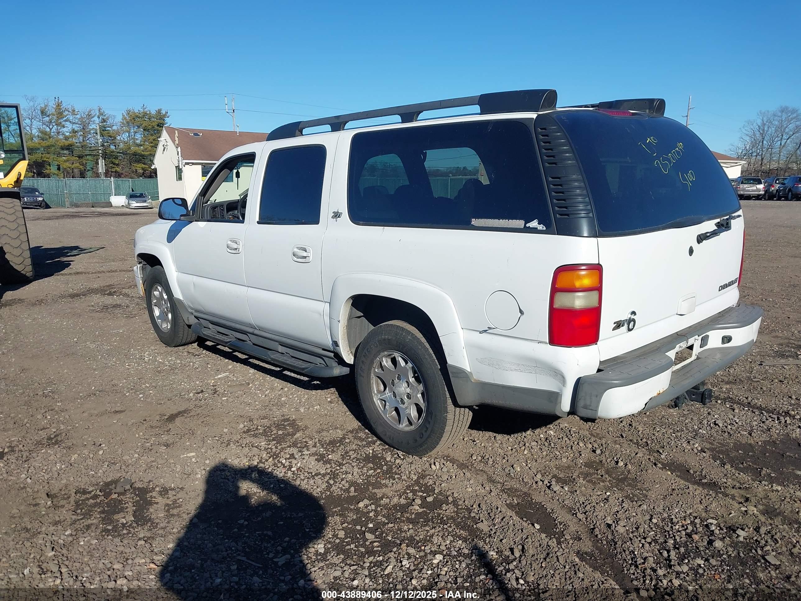 CHEVROLET SUBURBAN image 3
