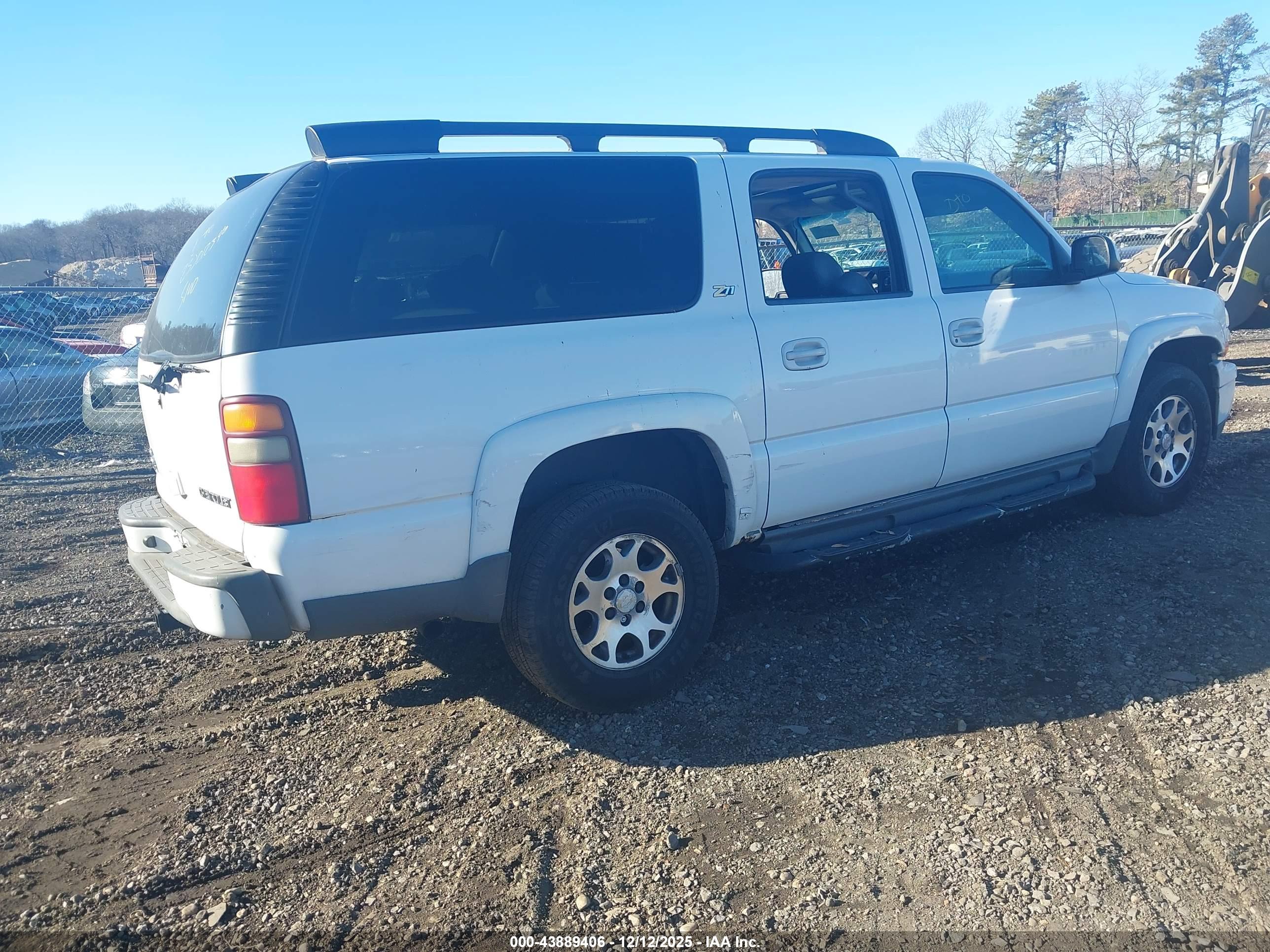 CHEVROLET SUBURBAN image 4