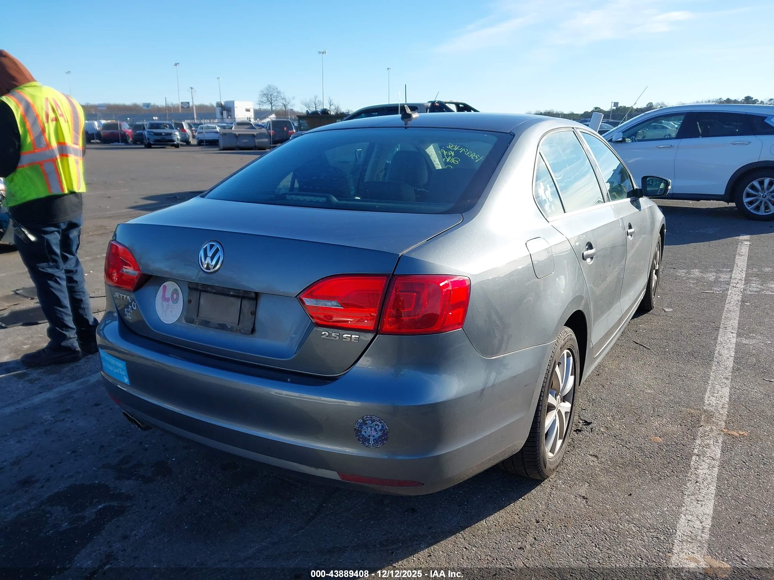 VOLKSWAGEN JETTA image 4