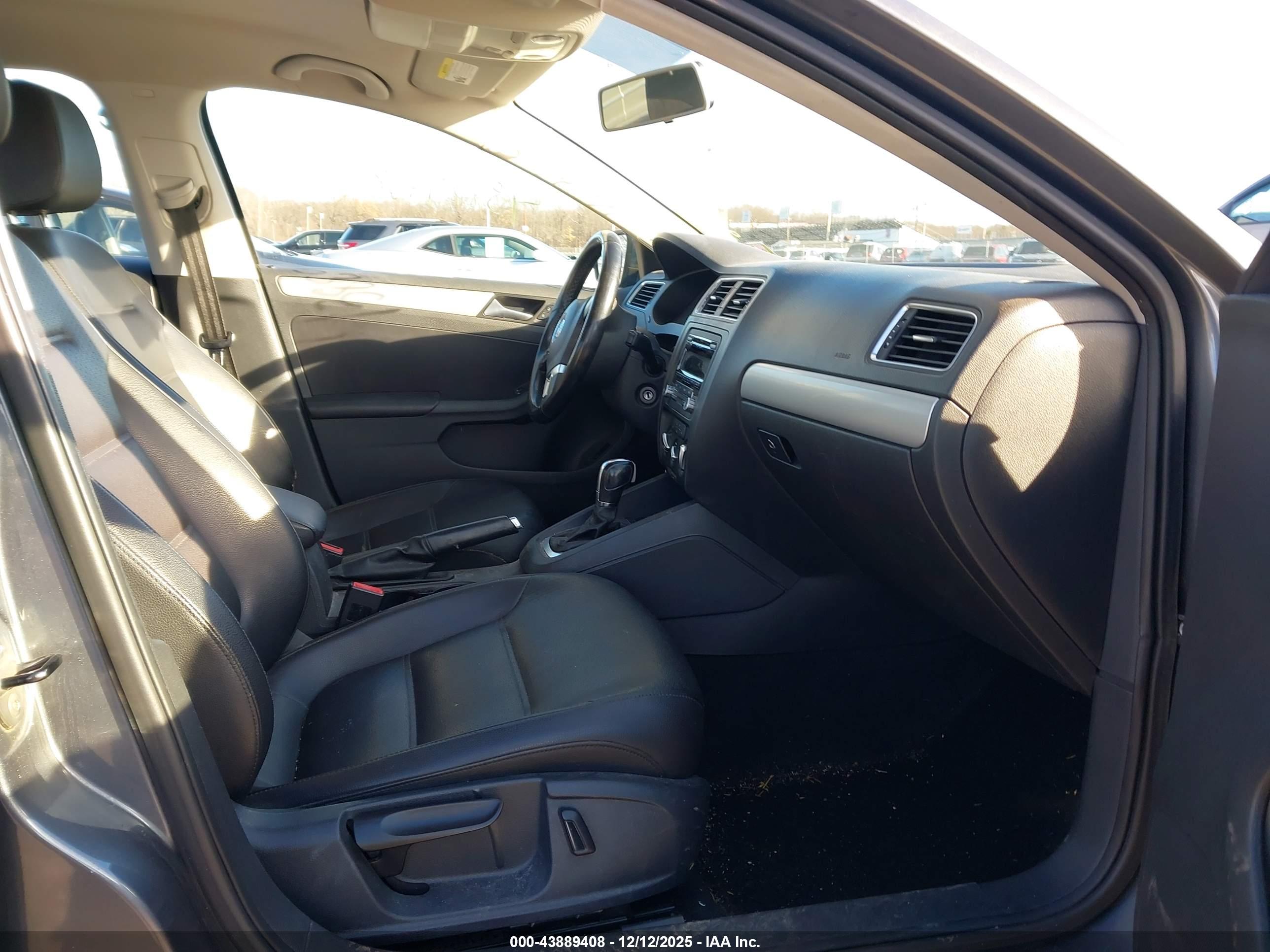 VOLKSWAGEN JETTA image 5
