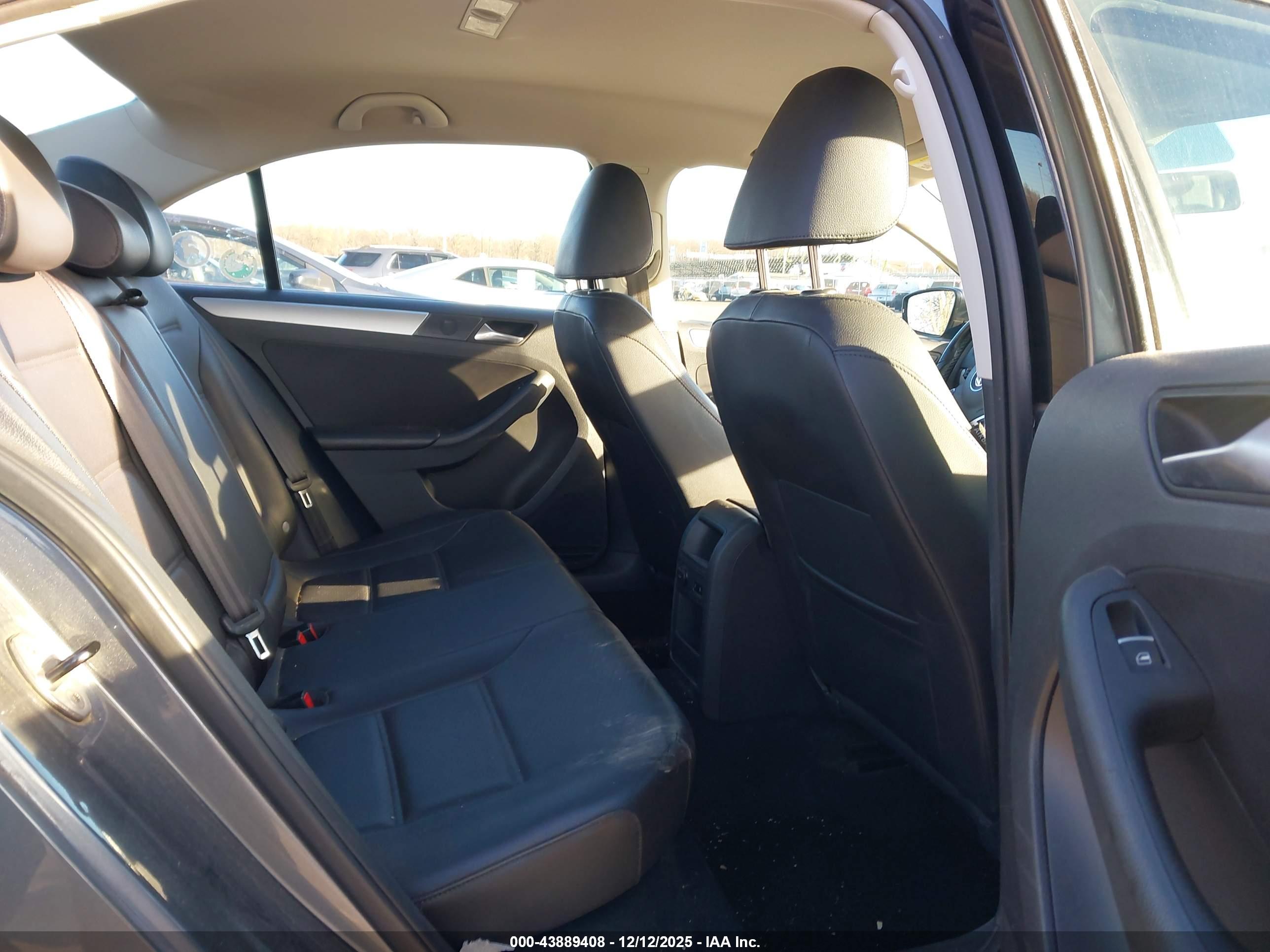VOLKSWAGEN JETTA image 8