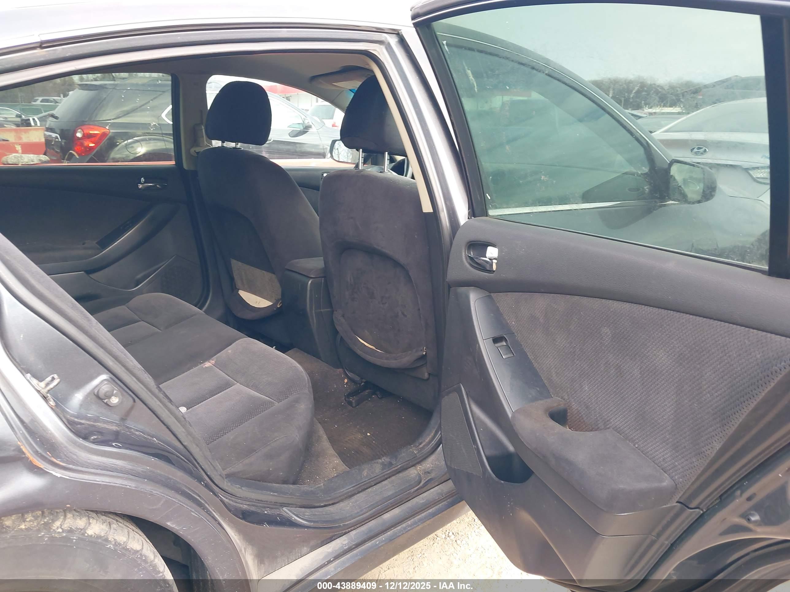 NISSAN ALTIMA image 8