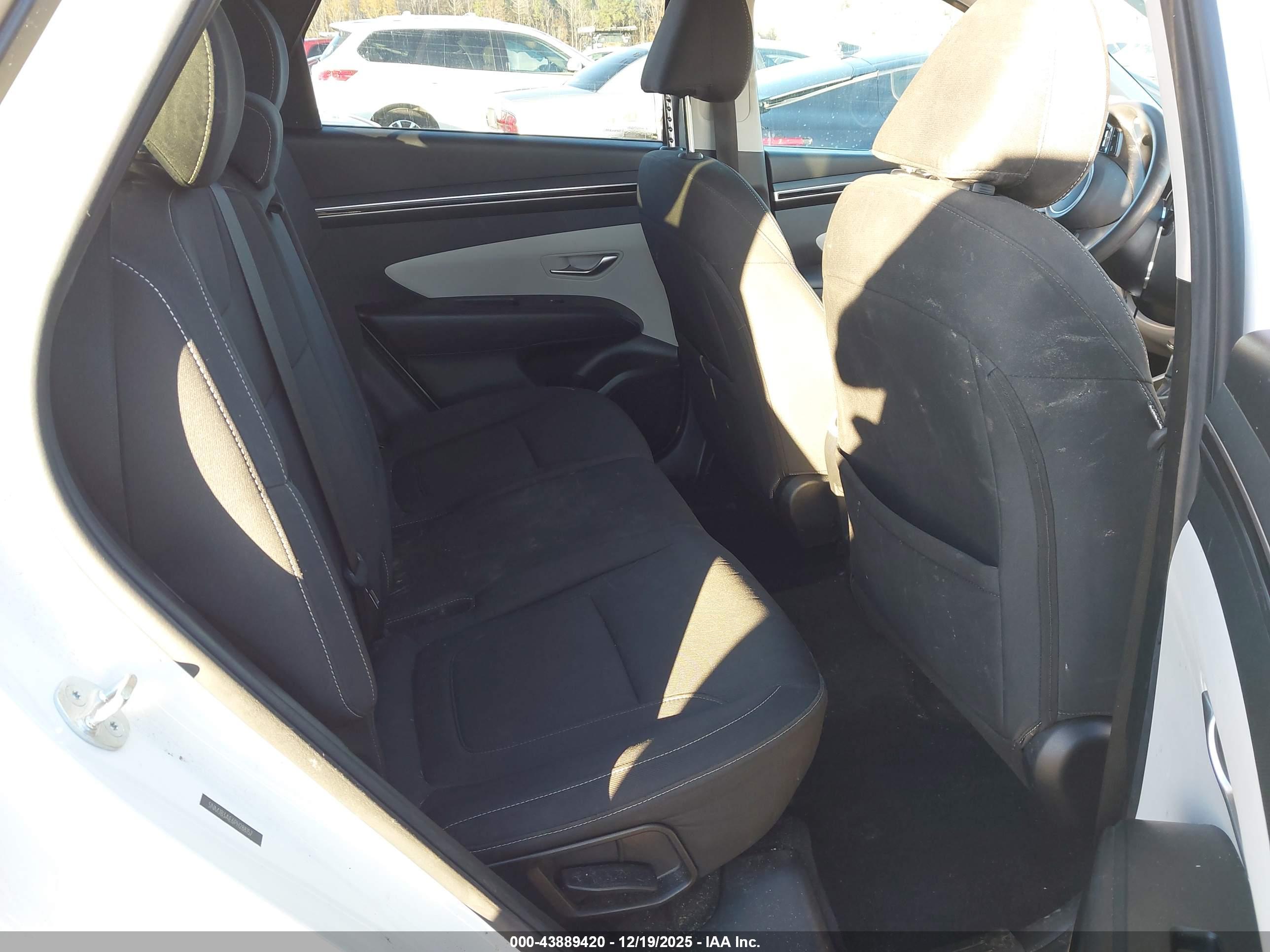 HYUNDAI TUCSON image 8