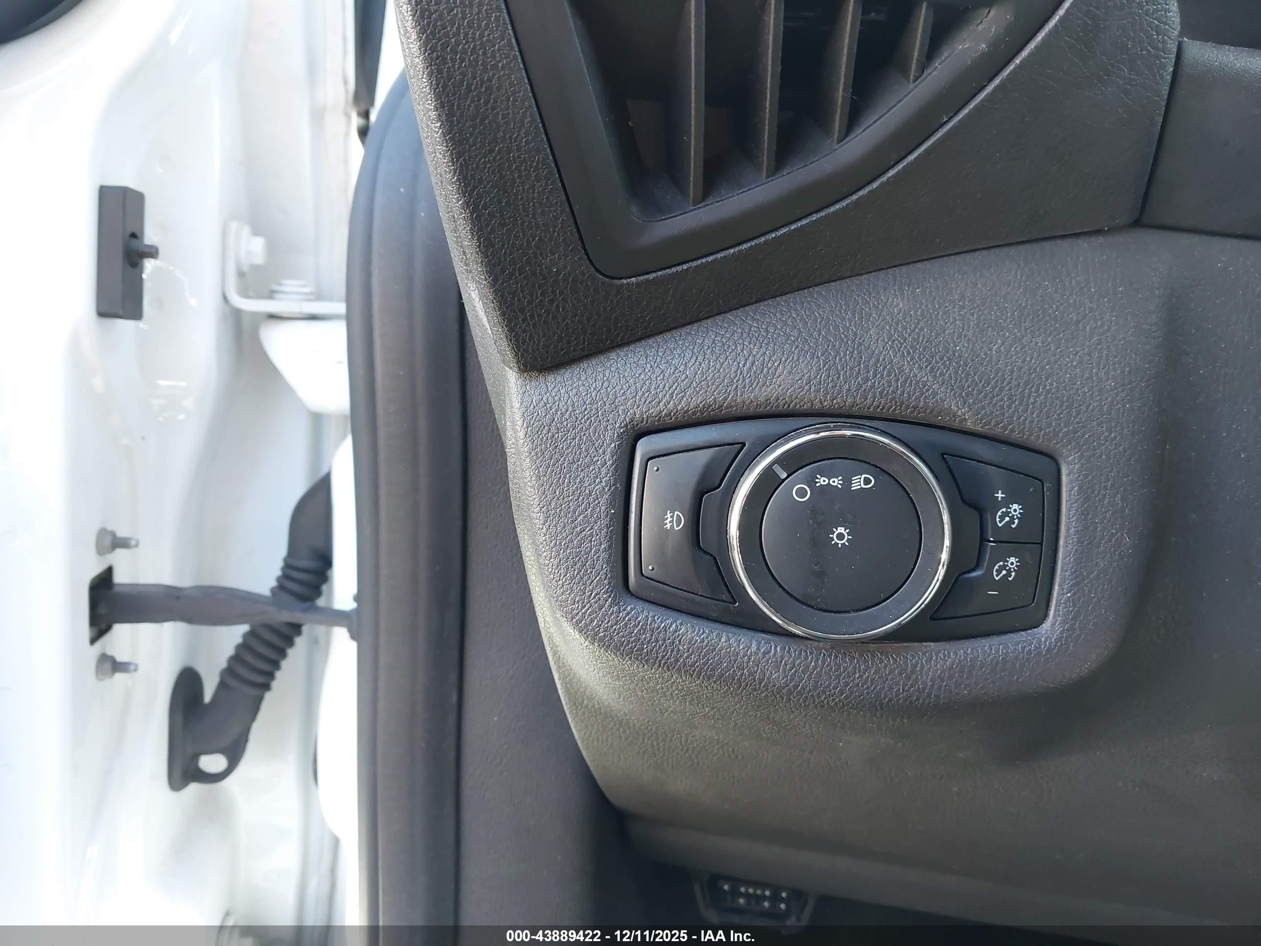FORD TRANSIT image 11