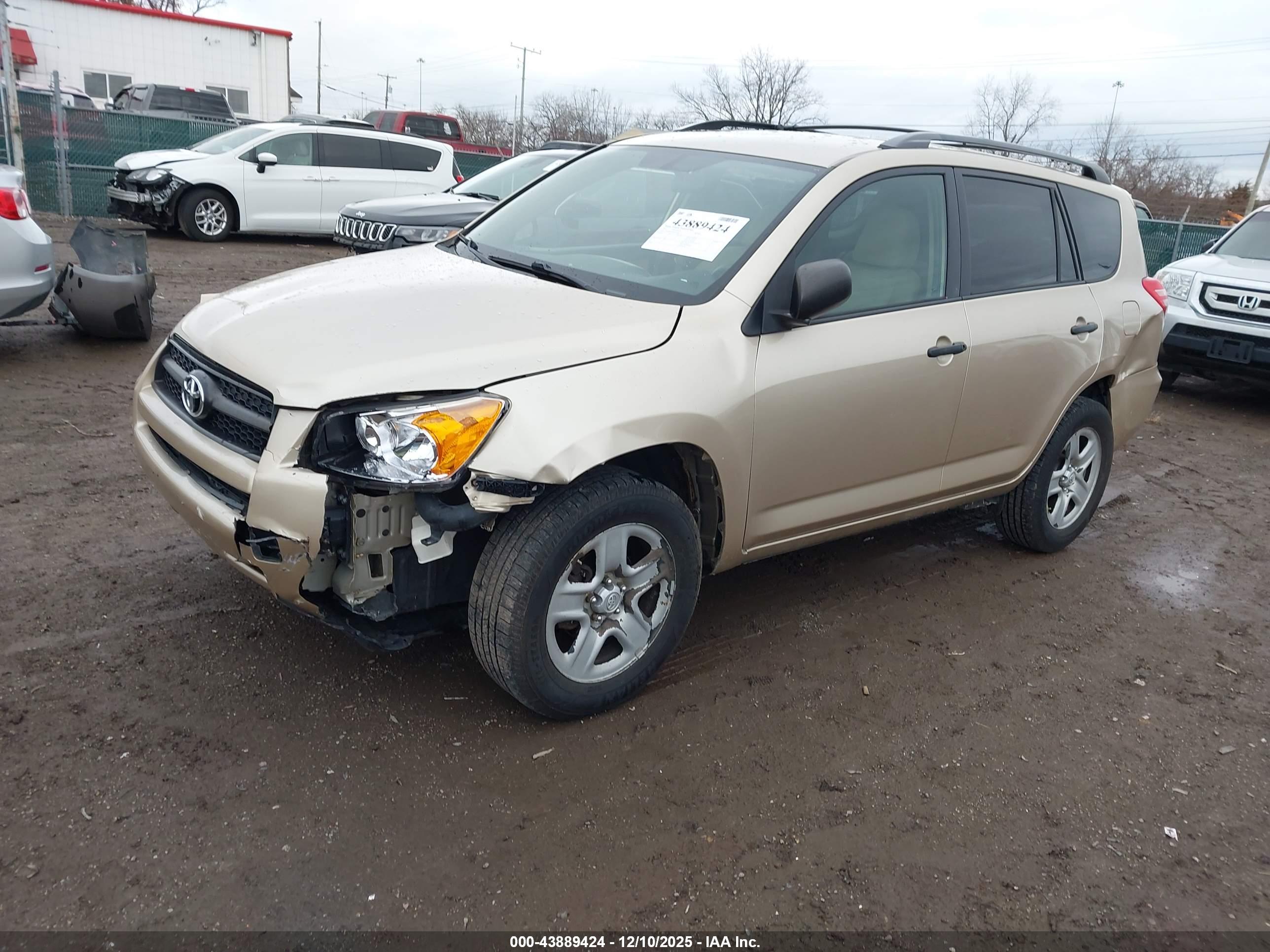 TOYOTA RAV4 image 2