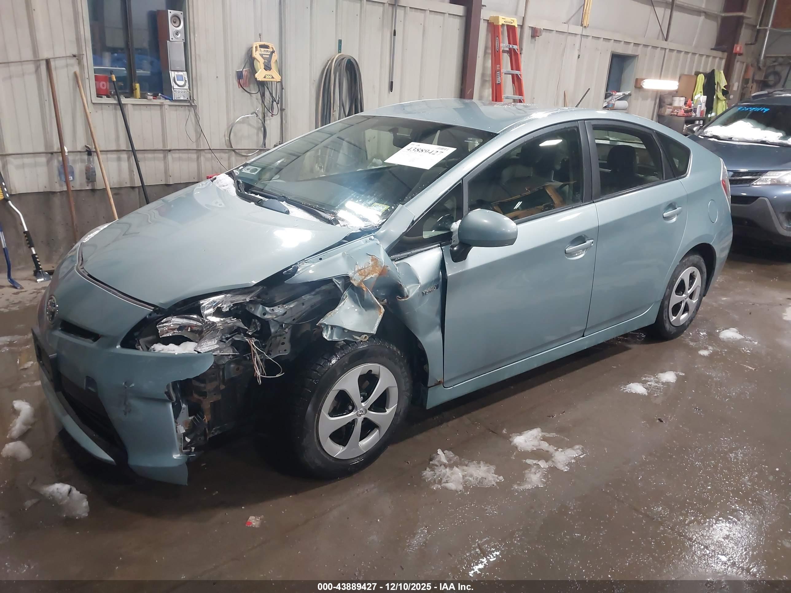 TOYOTA PRIUS image 2
