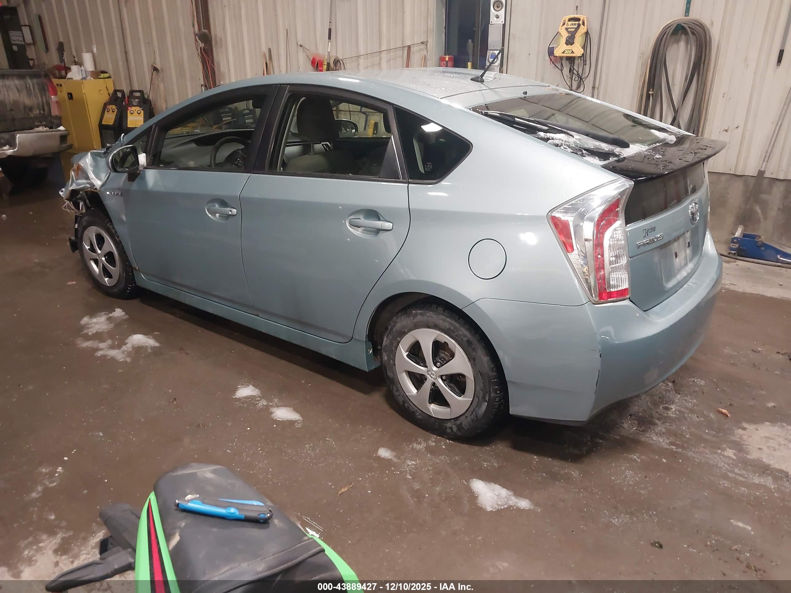 TOYOTA PRIUS image 3