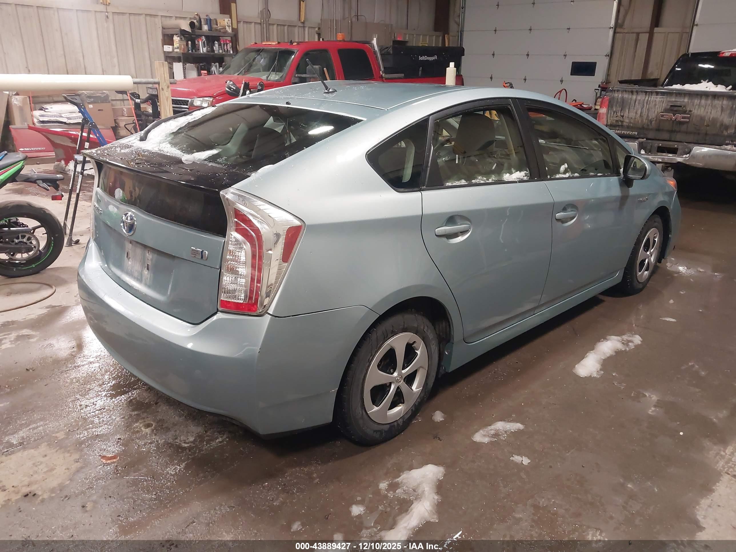 TOYOTA PRIUS image 4