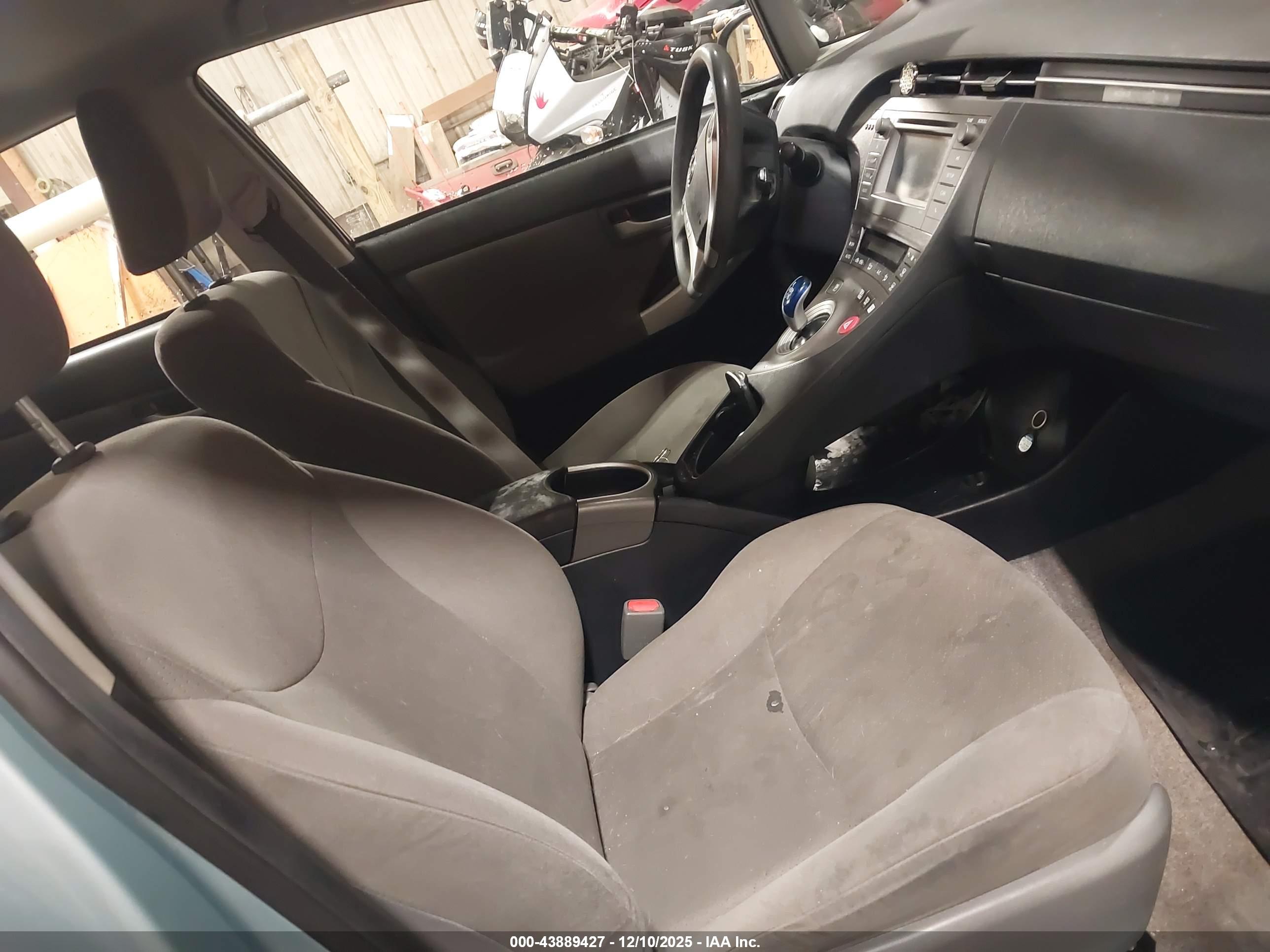 TOYOTA PRIUS image 5