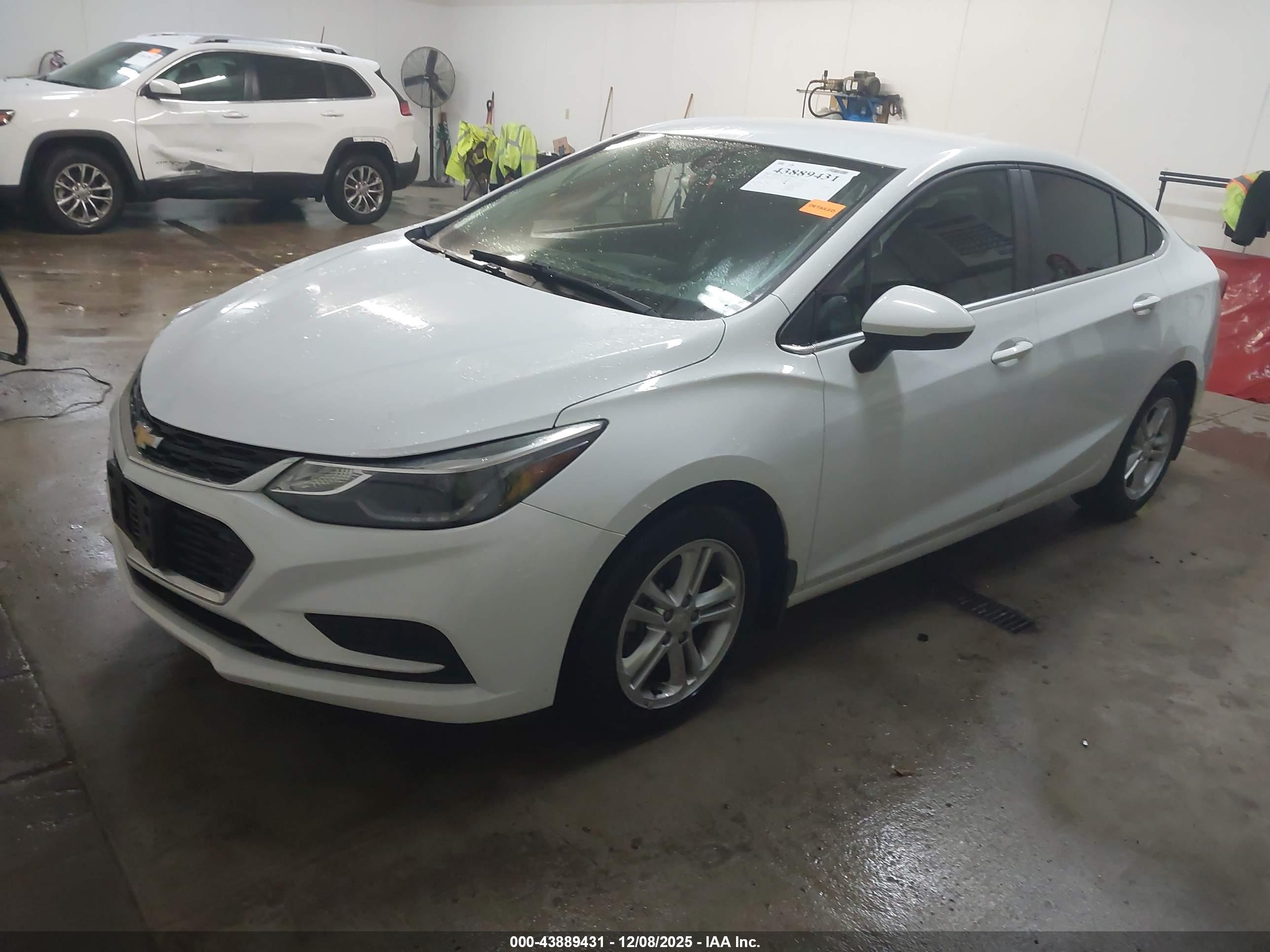 CHEVROLET CRUZE image 2