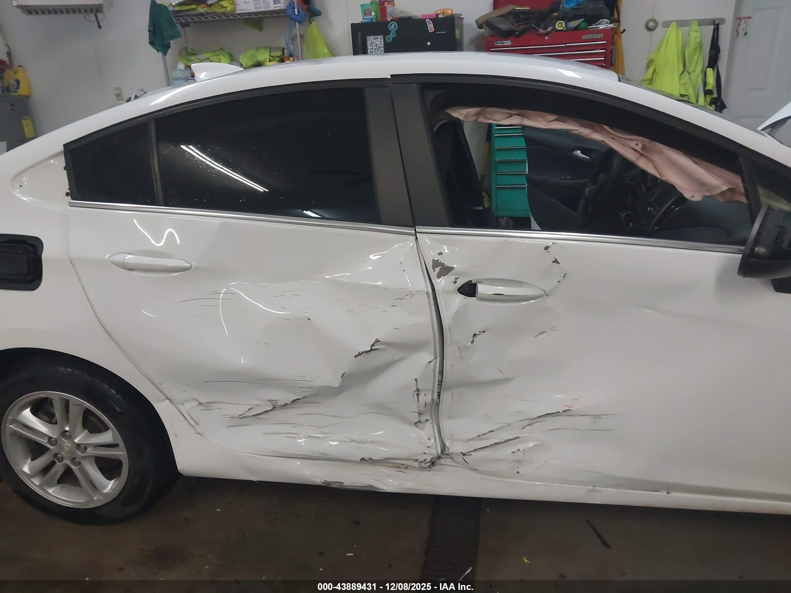 CHEVROLET CRUZE image 6