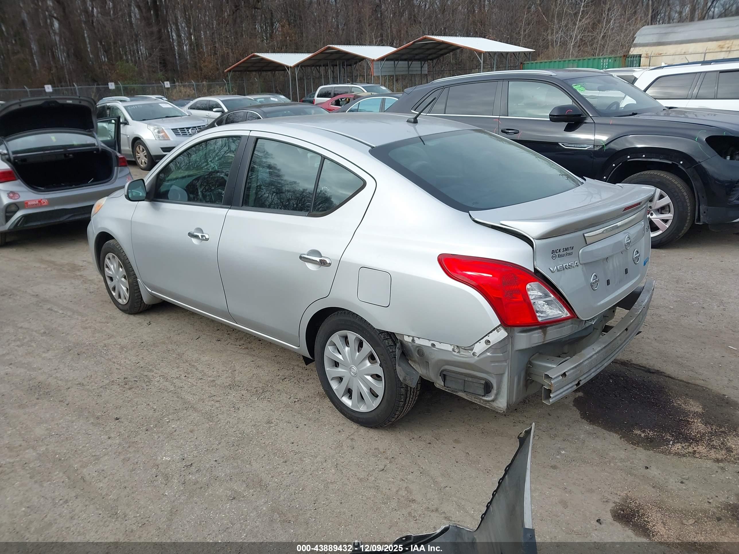 NISSAN VERSA image 3