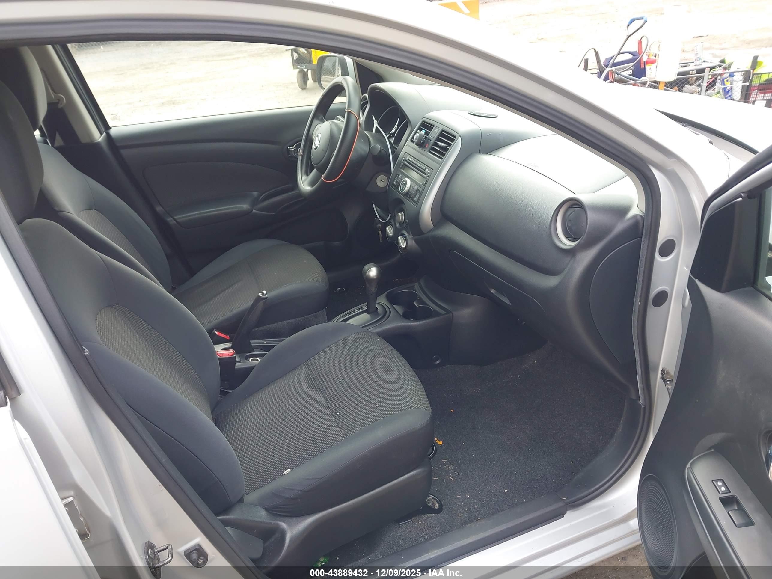 NISSAN VERSA image 5