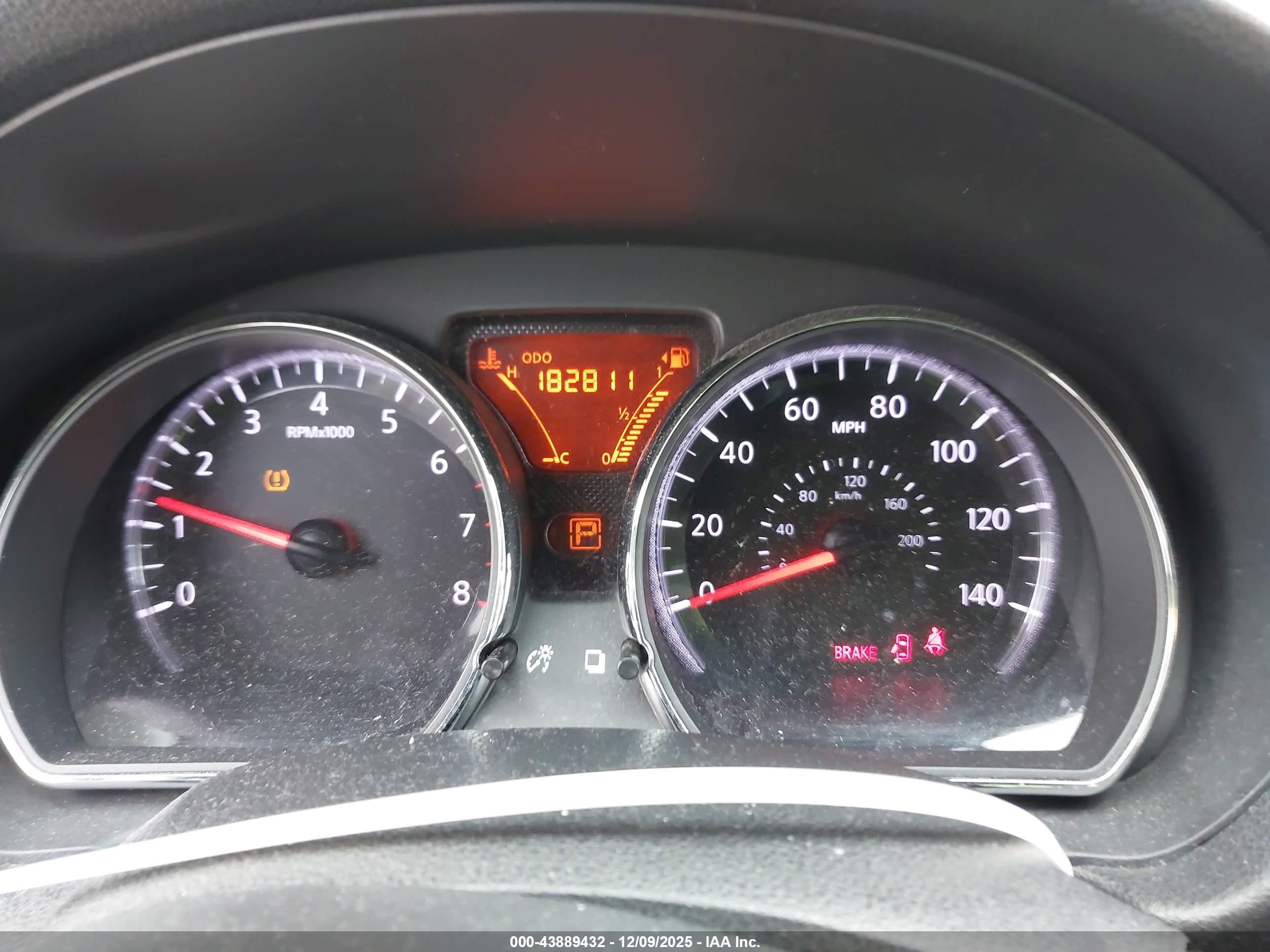NISSAN VERSA image 7