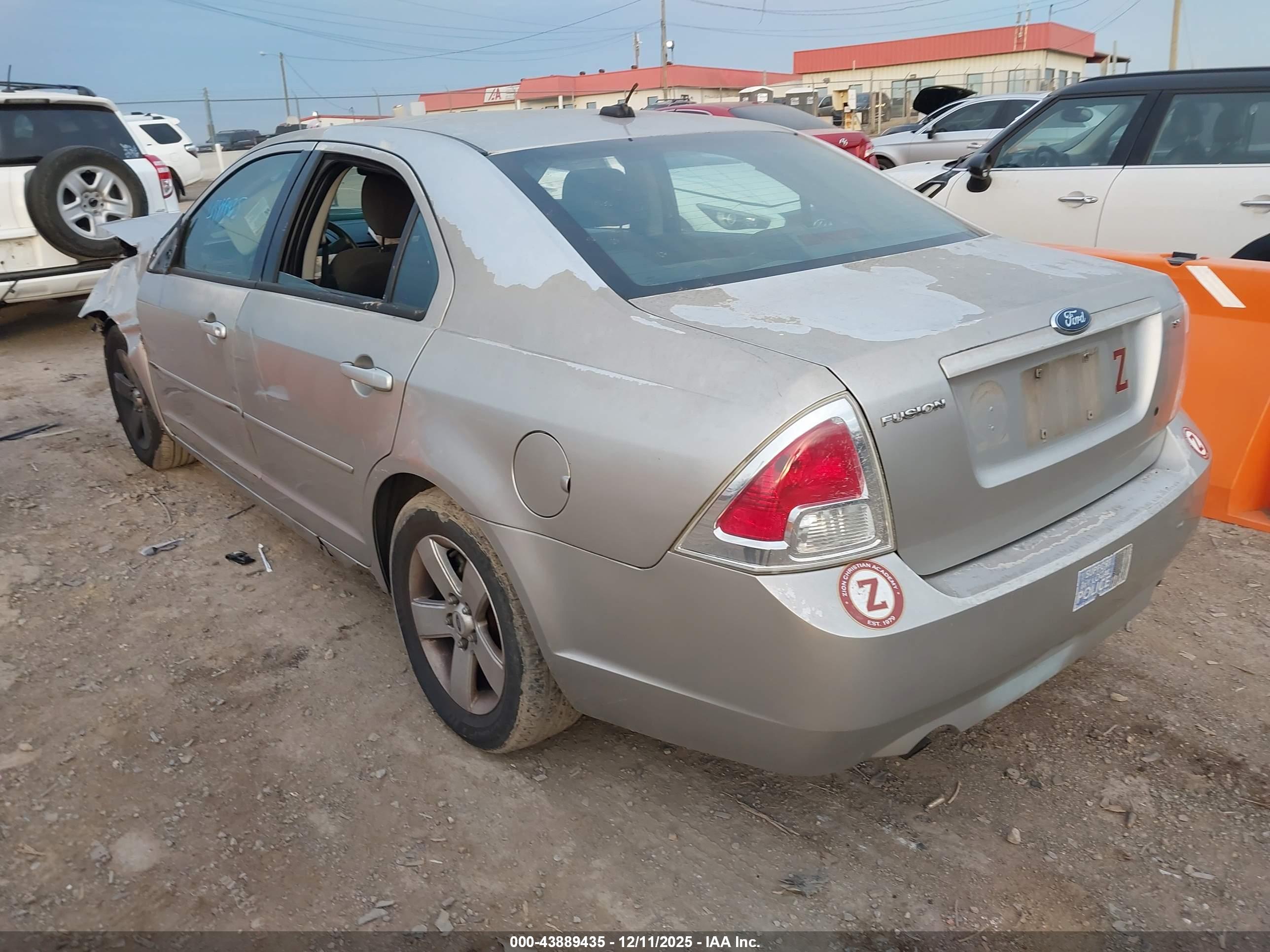 FORD FUSION image 3