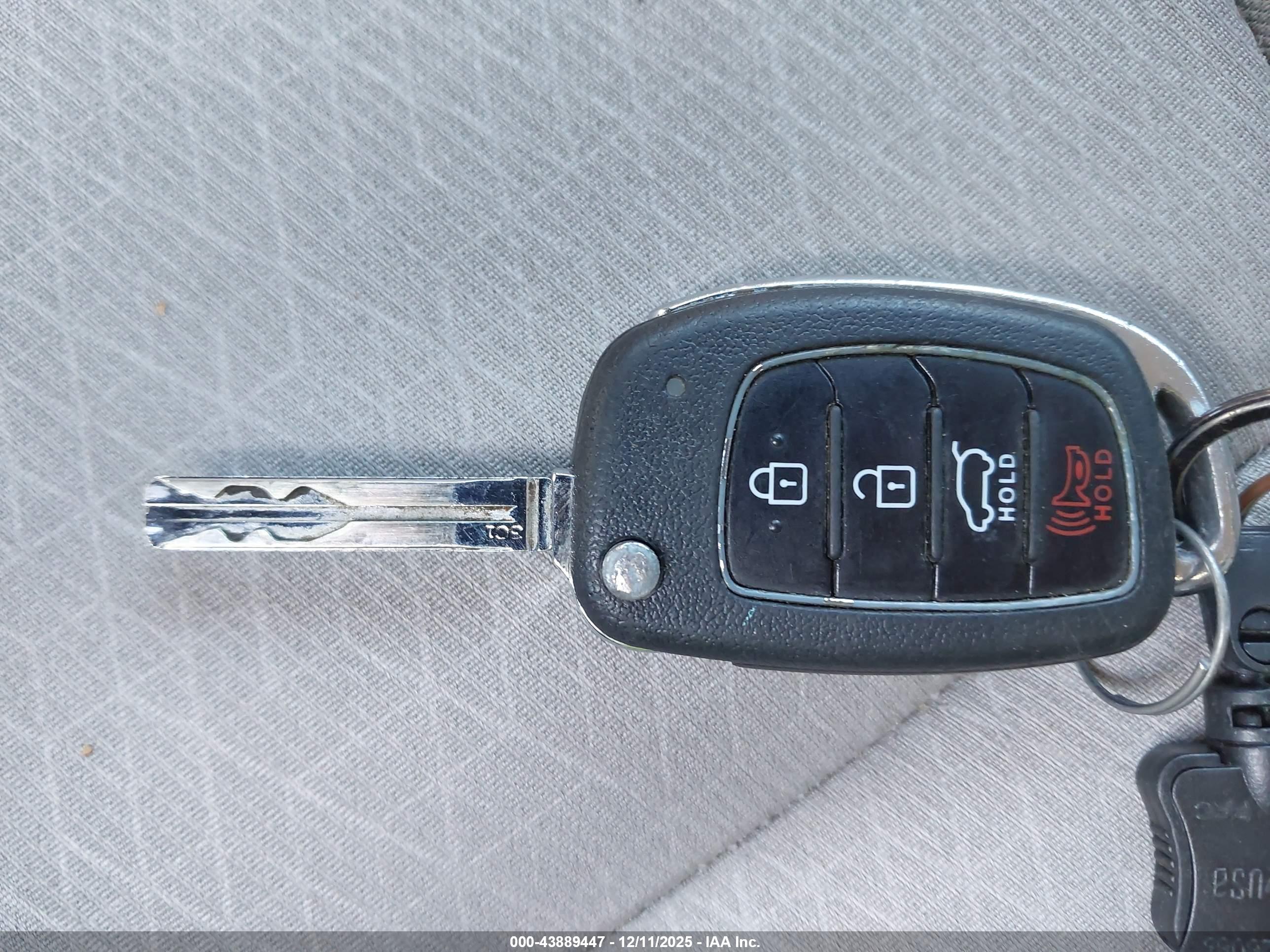 HYUNDAI TUCSON image 11