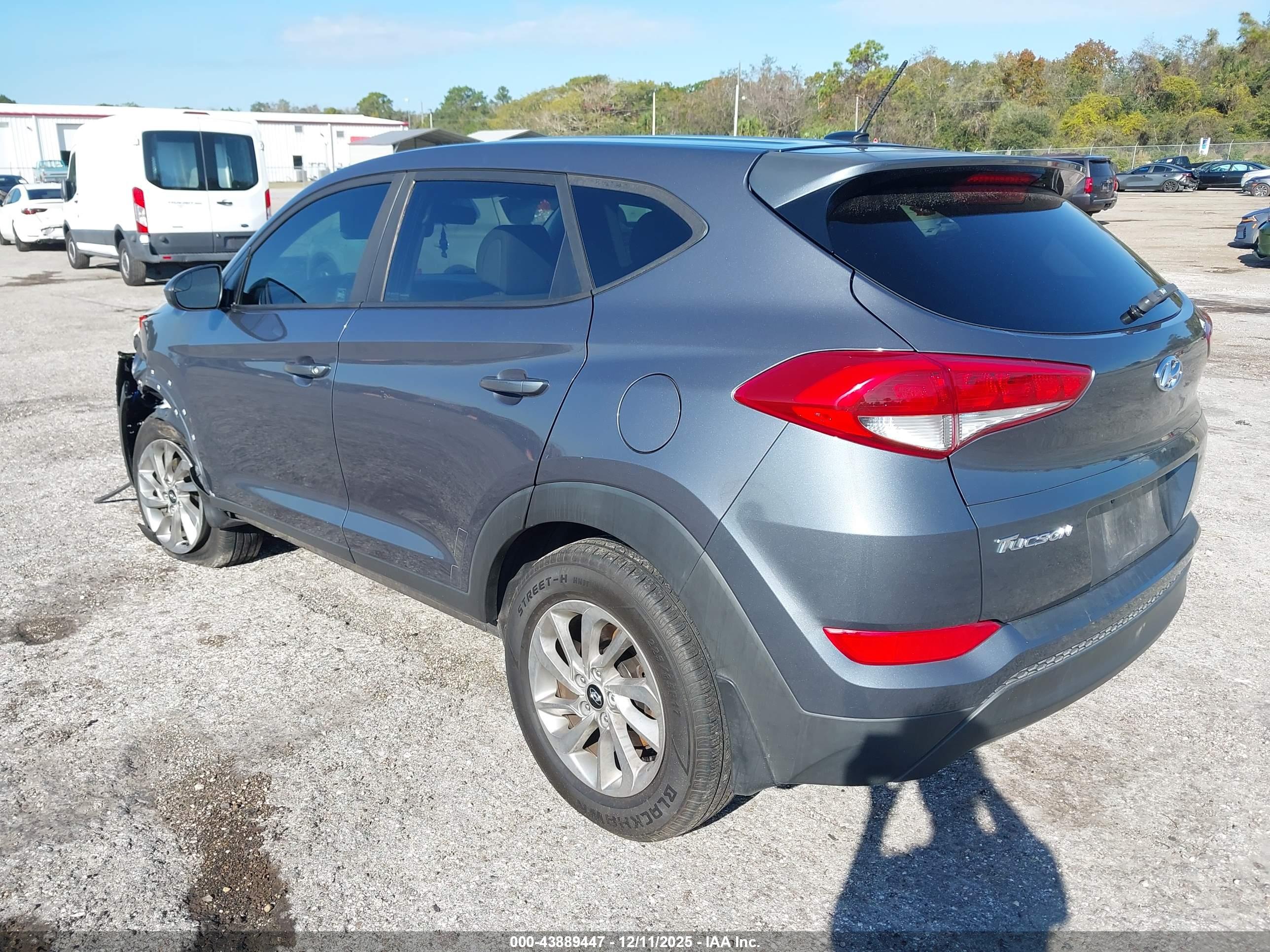 HYUNDAI TUCSON image 3