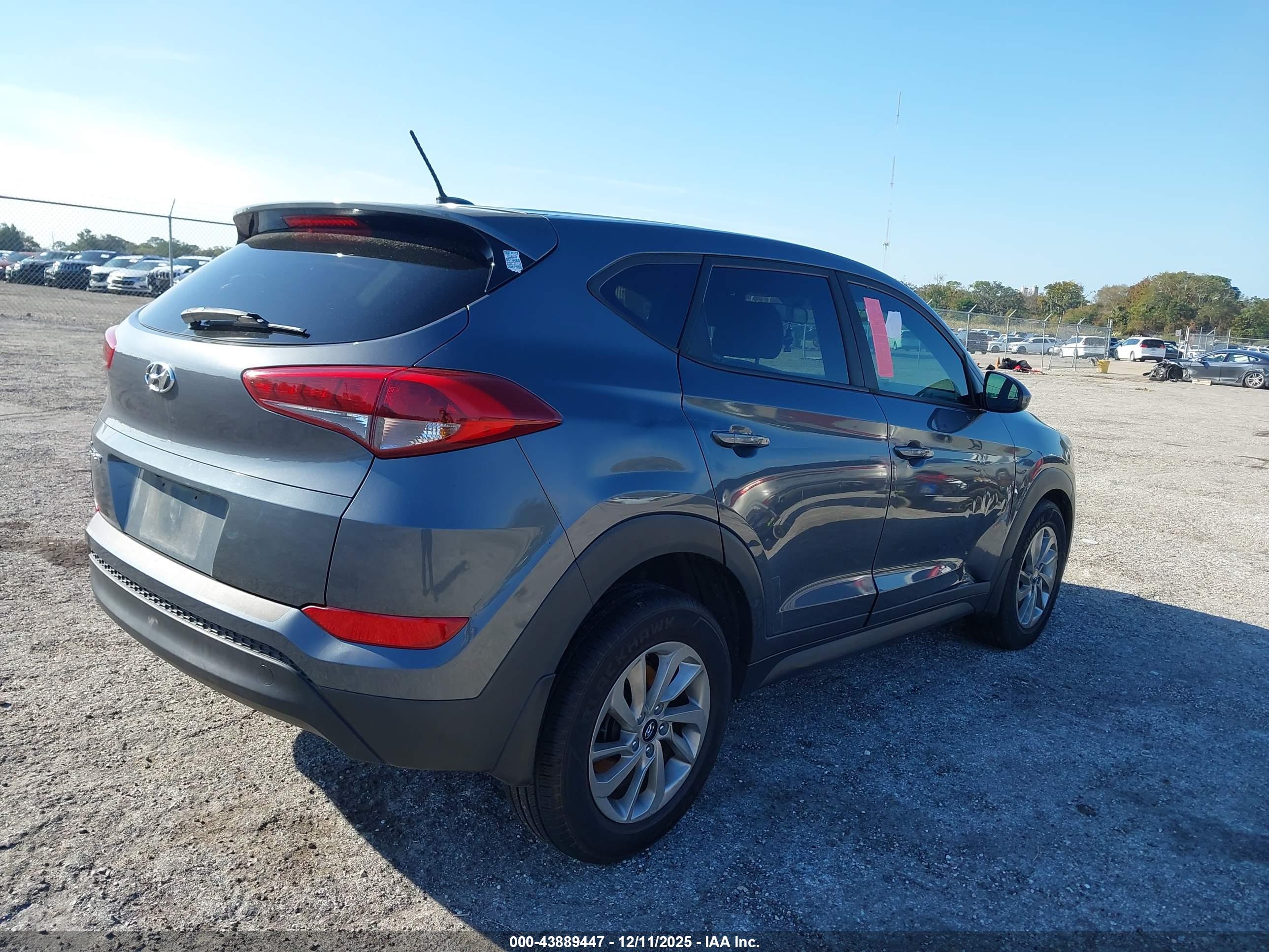 HYUNDAI TUCSON image 4