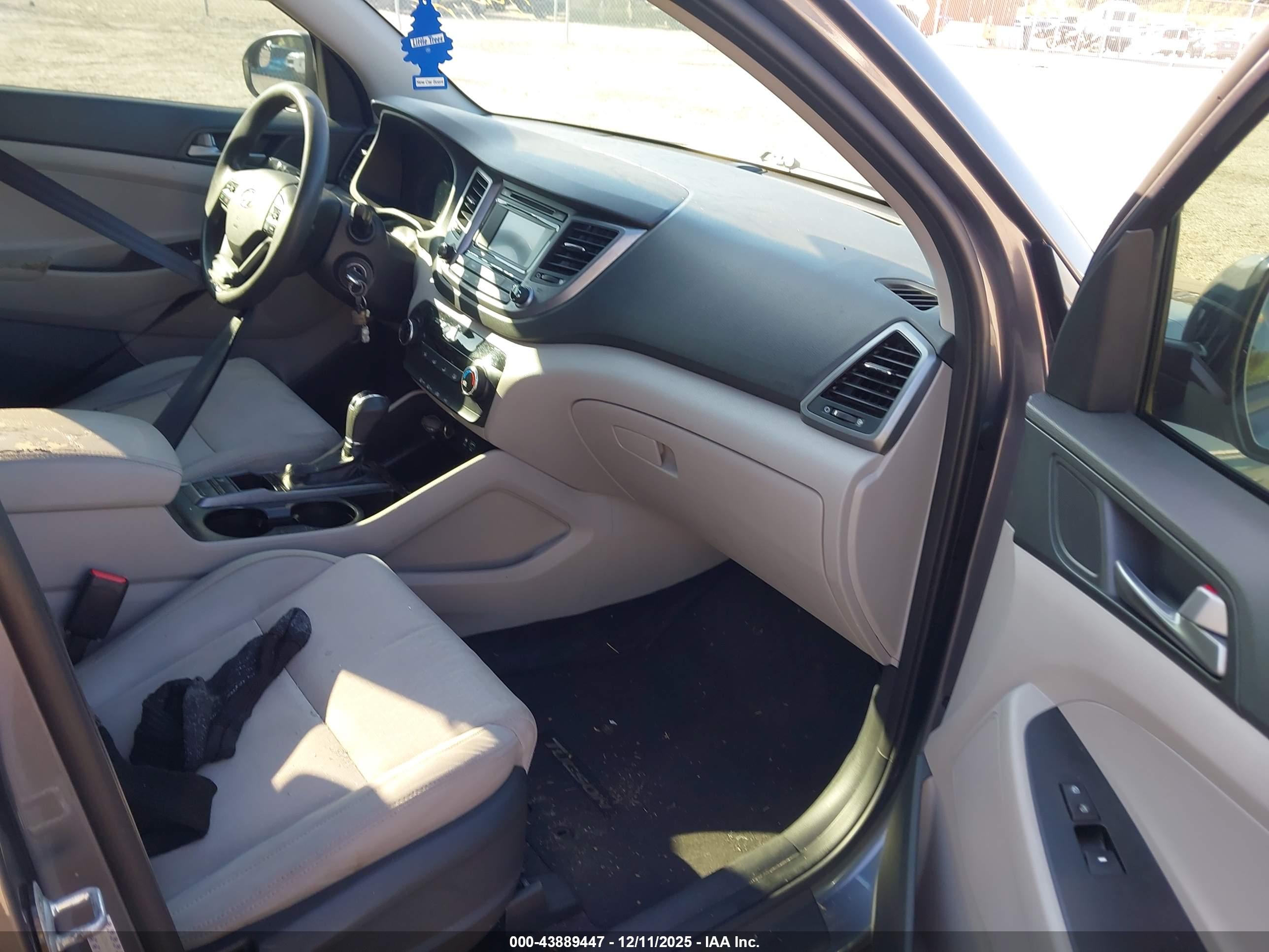 HYUNDAI TUCSON image 5